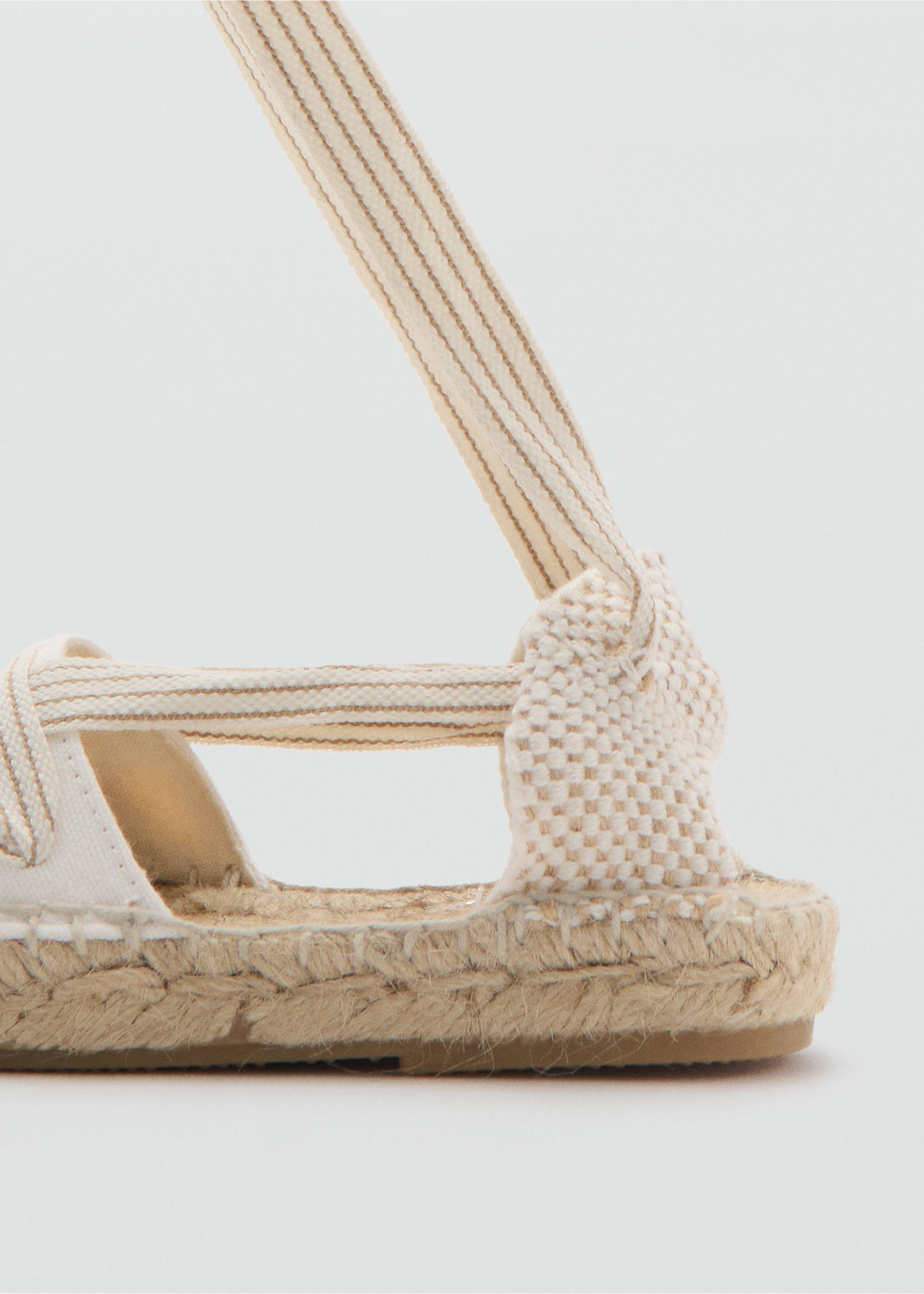 Alpargata lazos - Detalle del artículo 1, Blanco roto. Ref: 27055969-00.