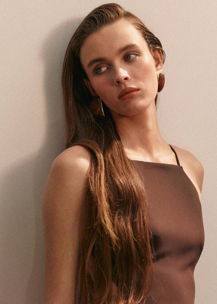 Long dress with open back — Chocolate