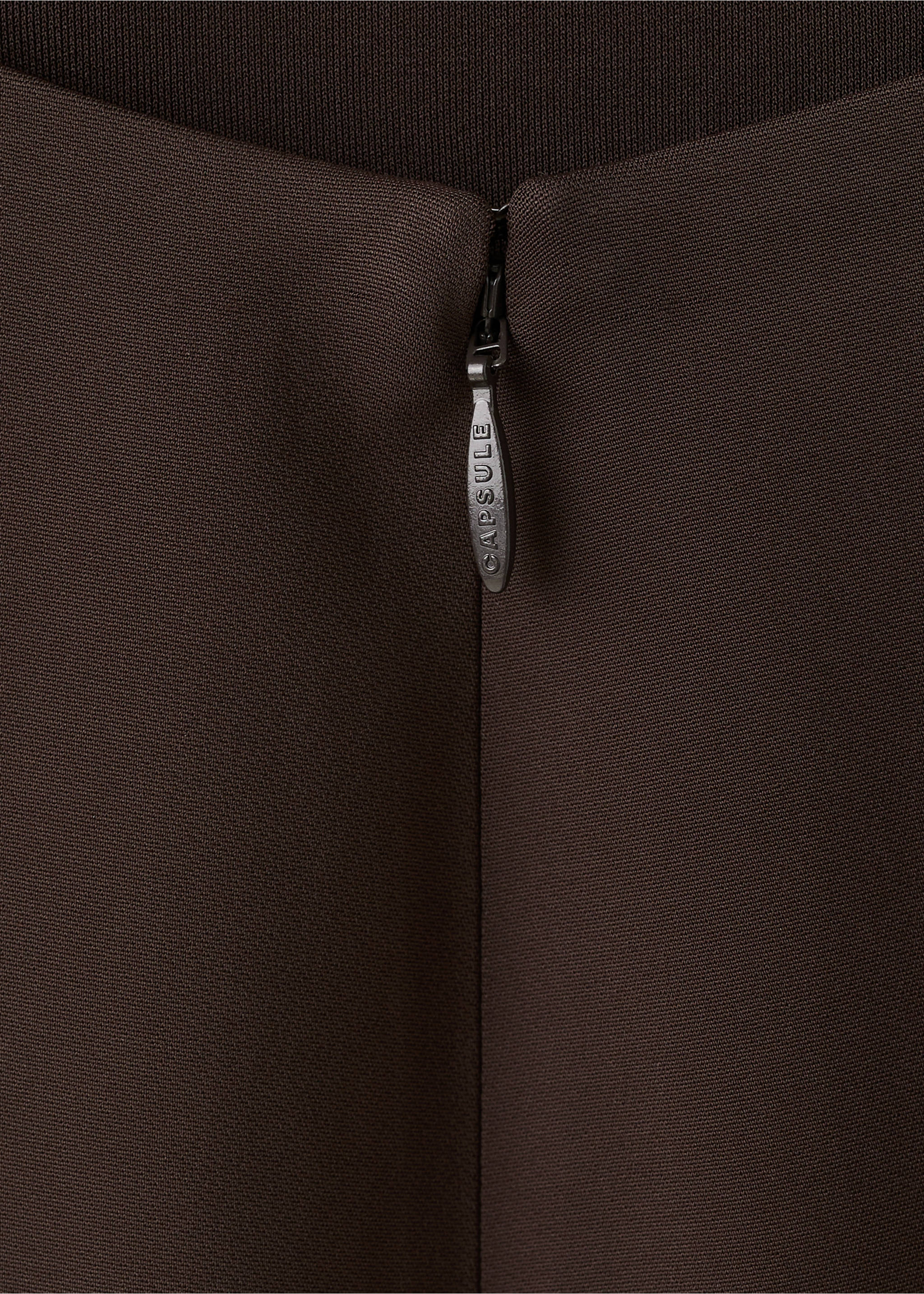 Long dress with open back - Détail de l'article 8, Chocolat. Ref: 27055993-00.