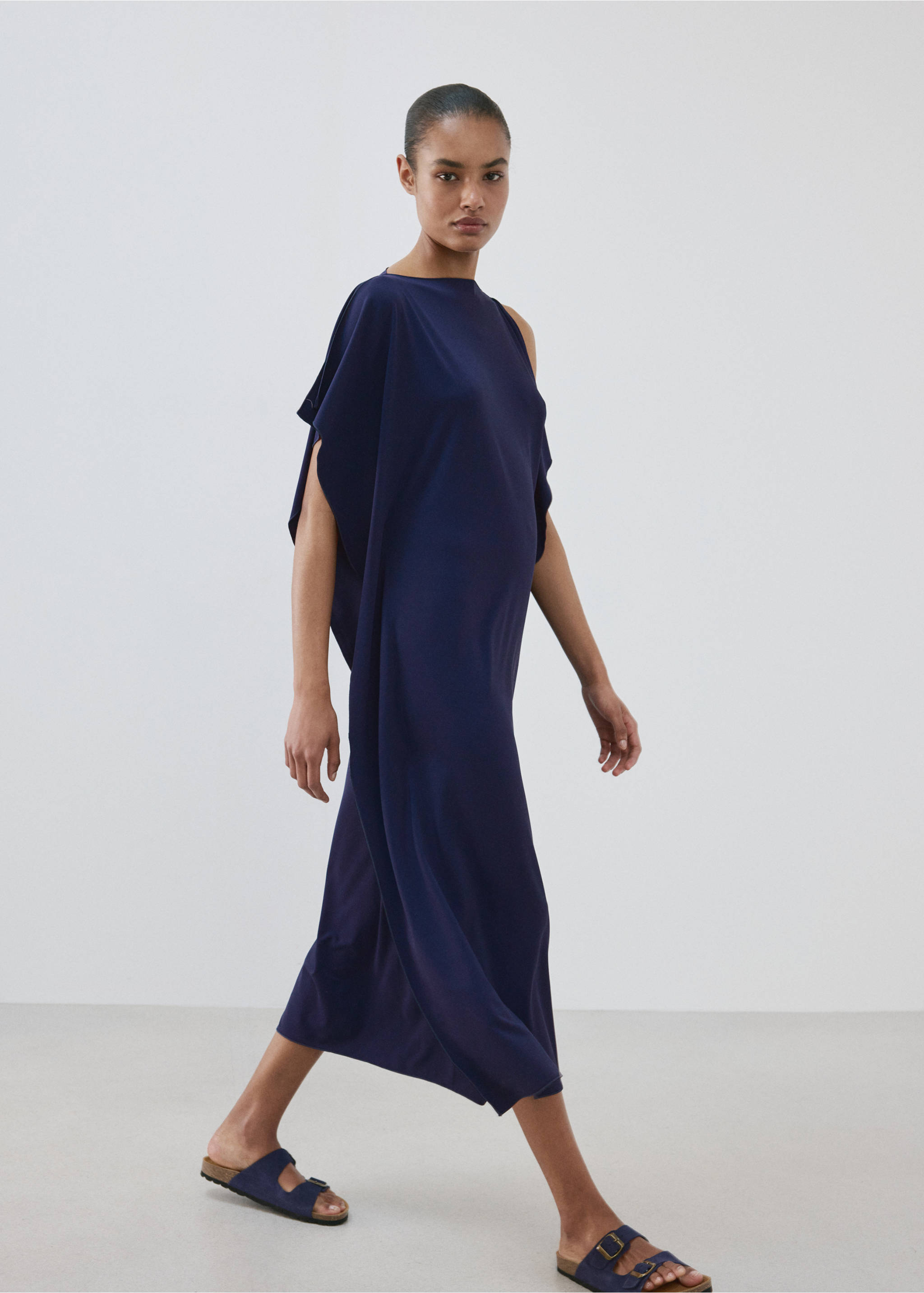 Caftan with frill detail - Details of the article 2, Blue. Ref: 27055995-00.