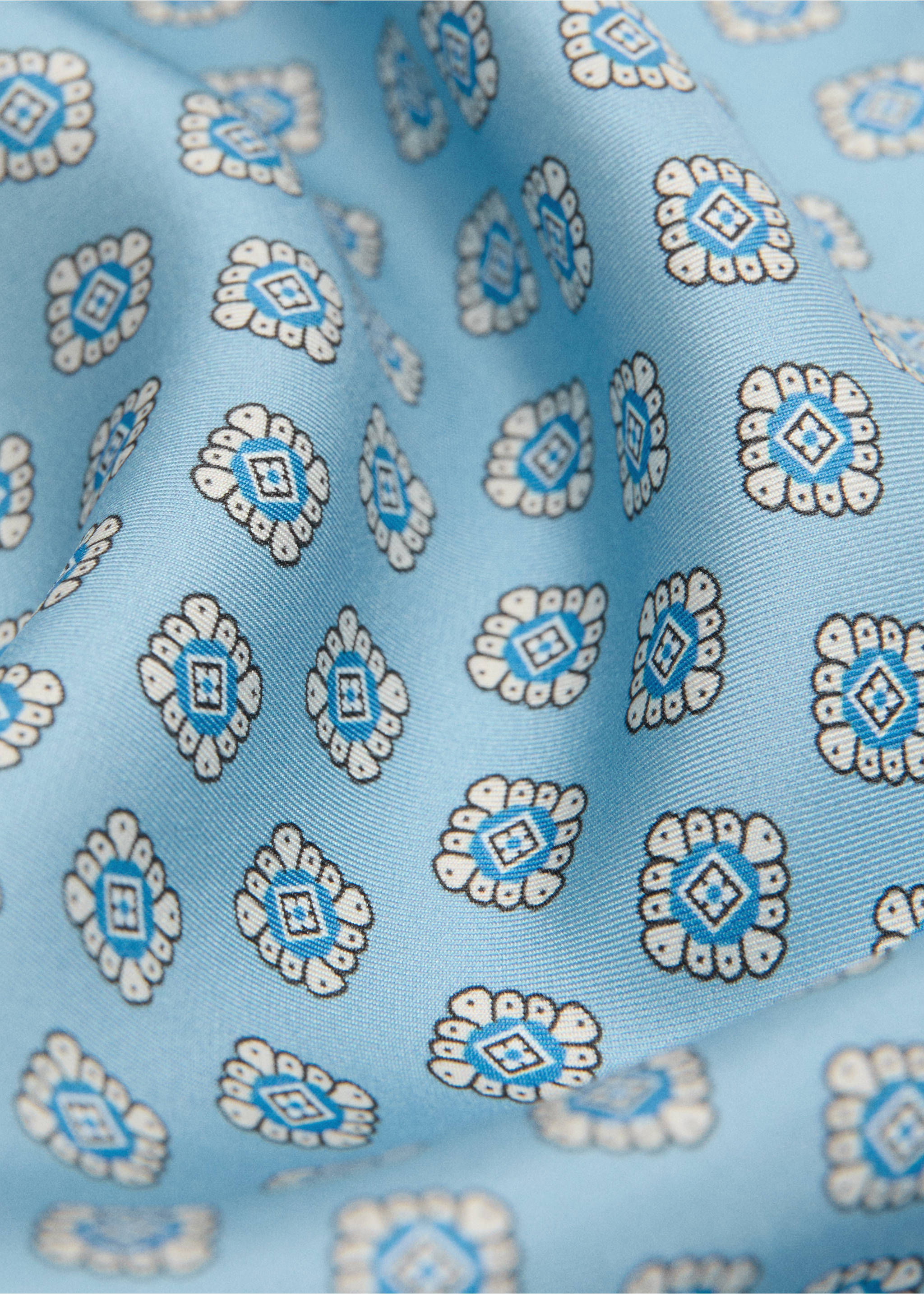 Pañuelo 100% seda estampado - Plano medio, Azul celeste. Ref: 27055999-00.