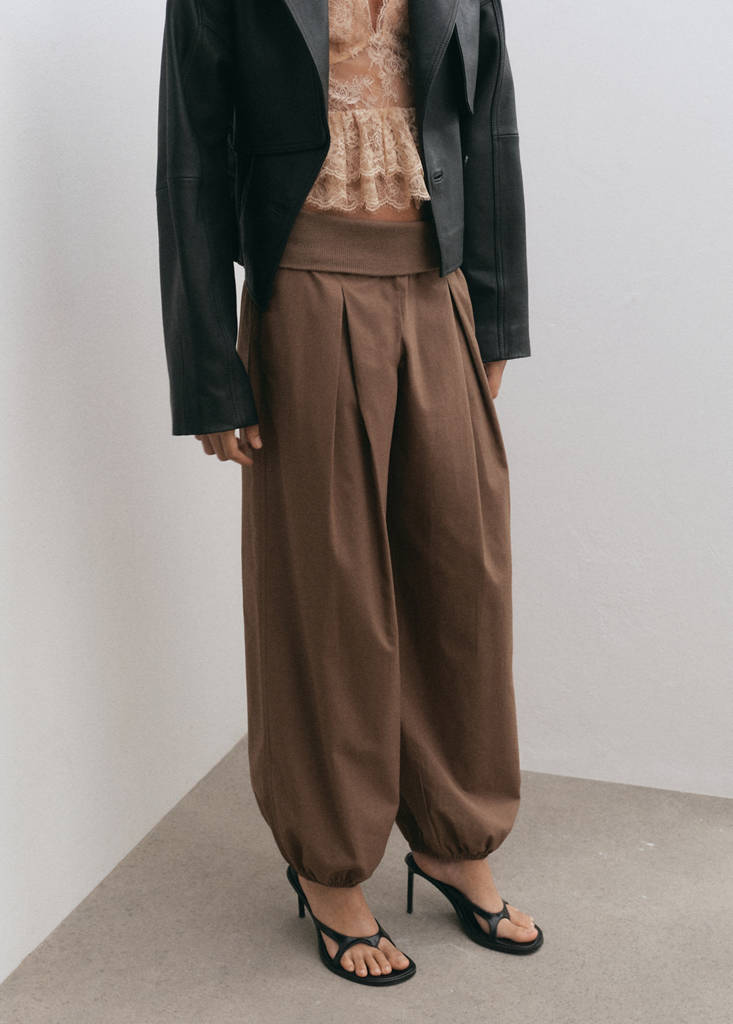 High-waisted baggy pants
