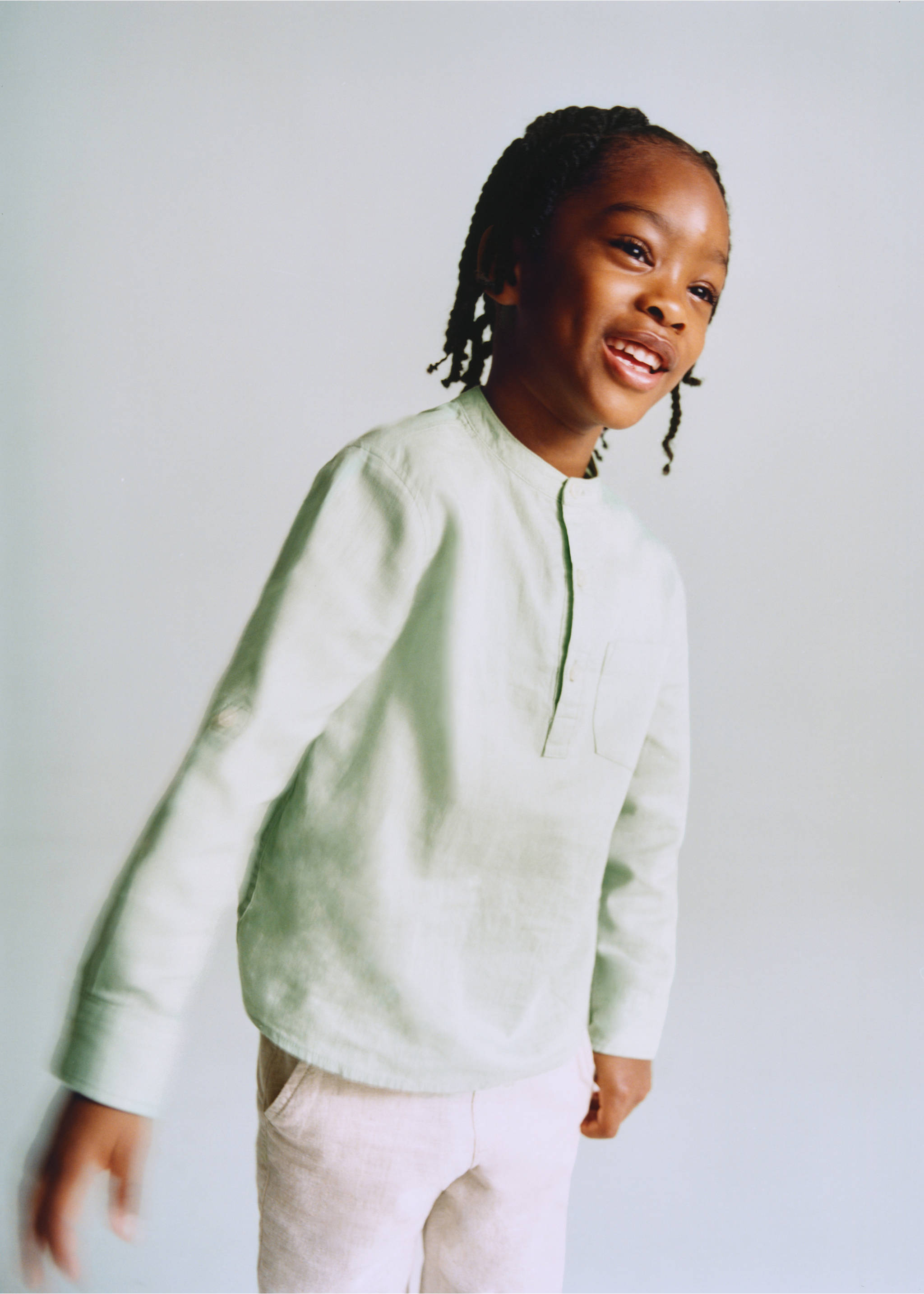 Pocket linen shirt - Details of the article 5, Pastel Green. Ref: 27056339-00.