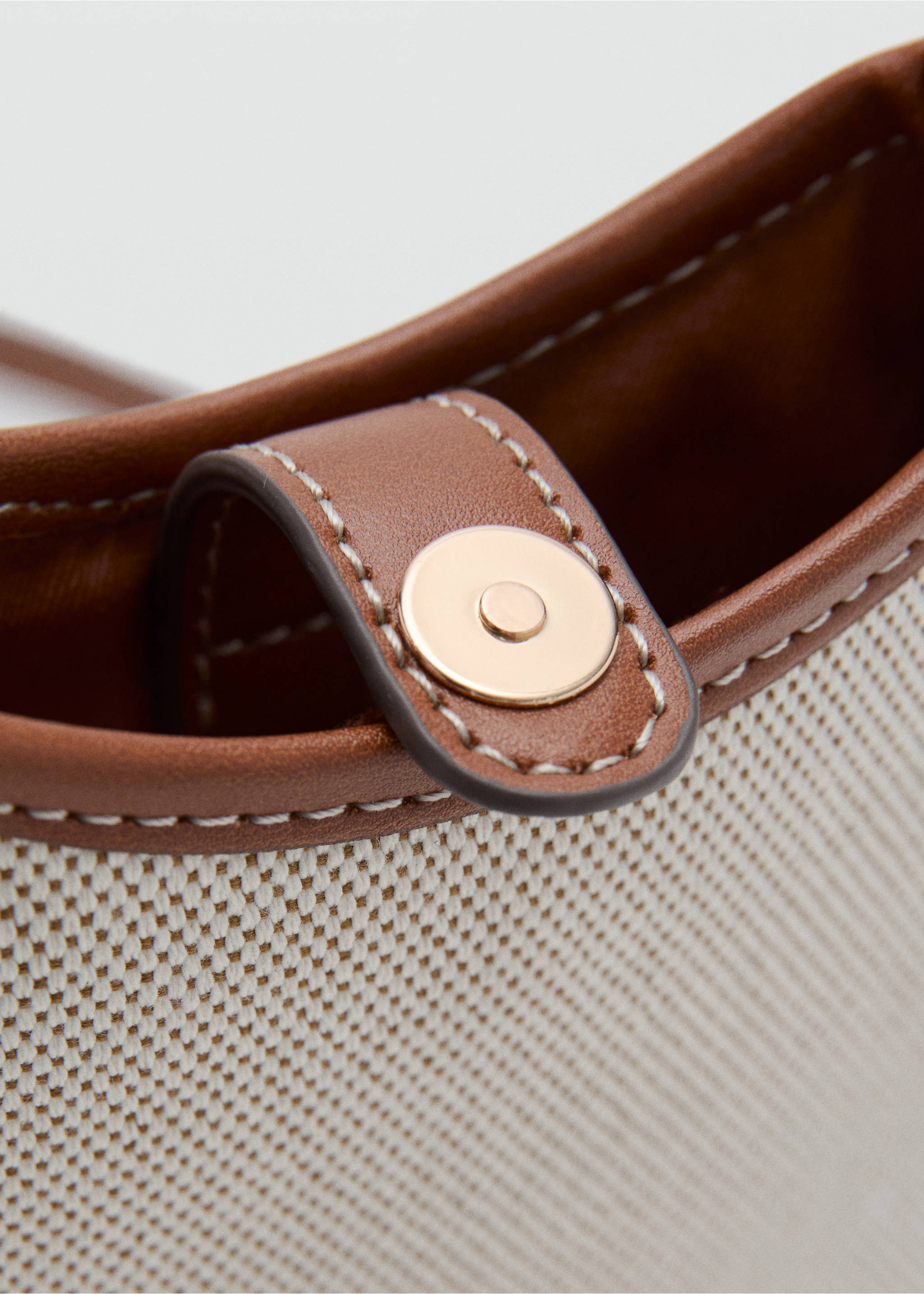 Canvas crossbody mobile case - Details of the article 1, Beige. Ref: 27056358-00.