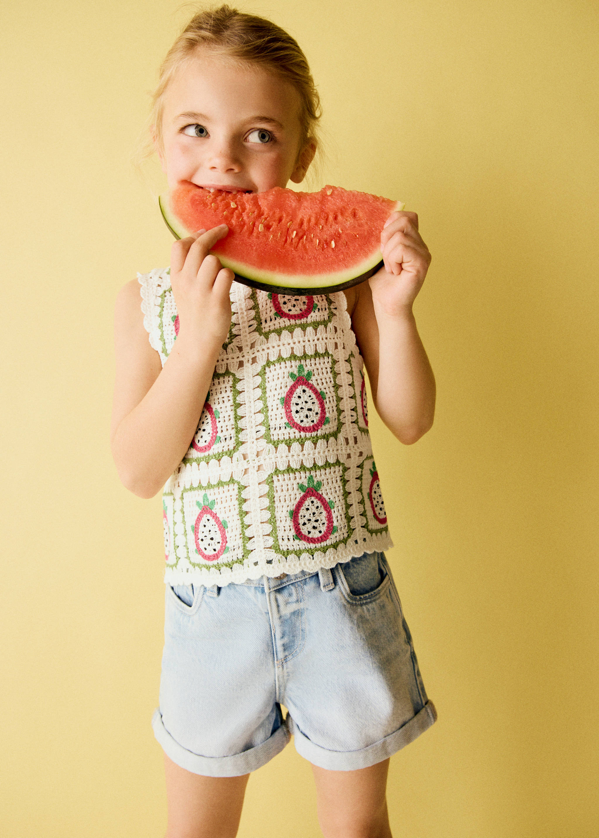 Denim shorts with turned-up hem - General plane