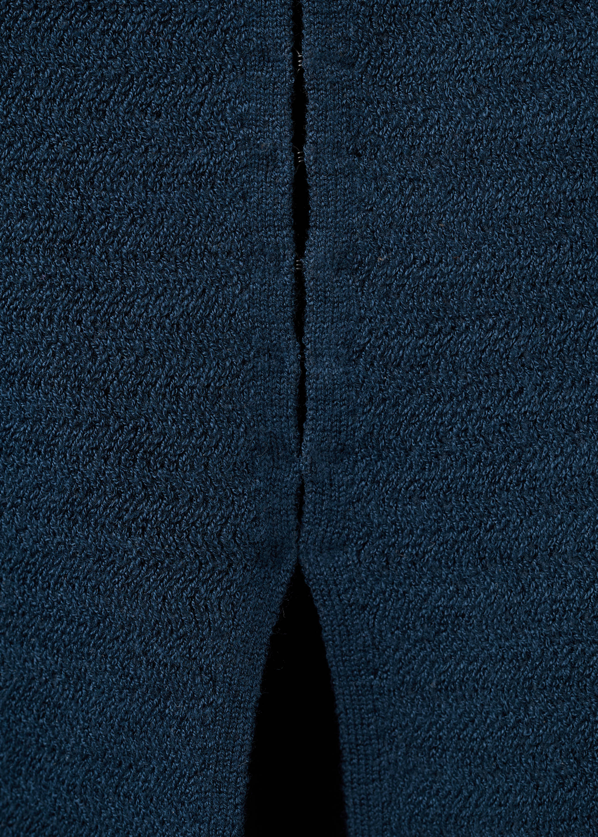 Fluid top with press-stud fastening - Details of the article 0