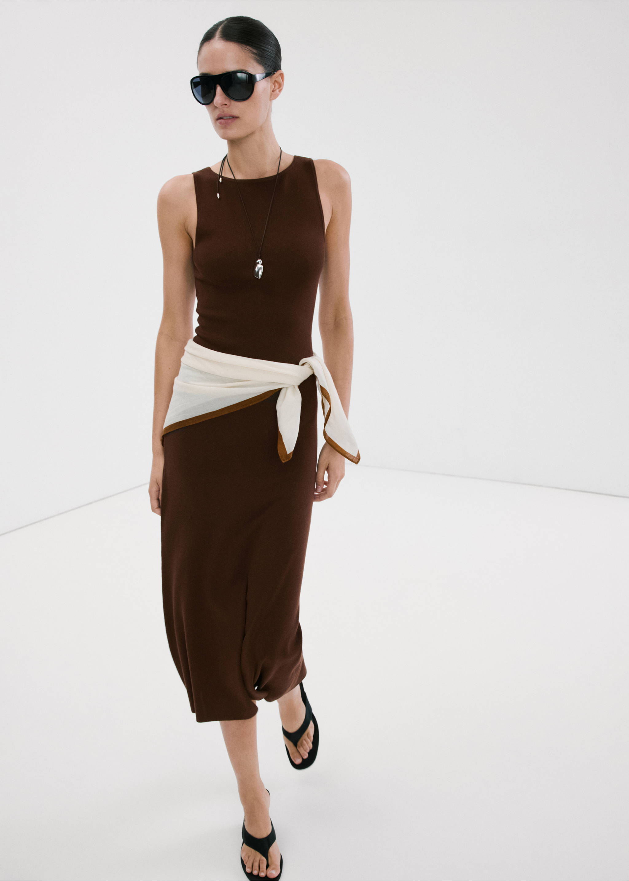 Robe midi ajustée - Plan général, Chocolat. Ref: 27057140-00.