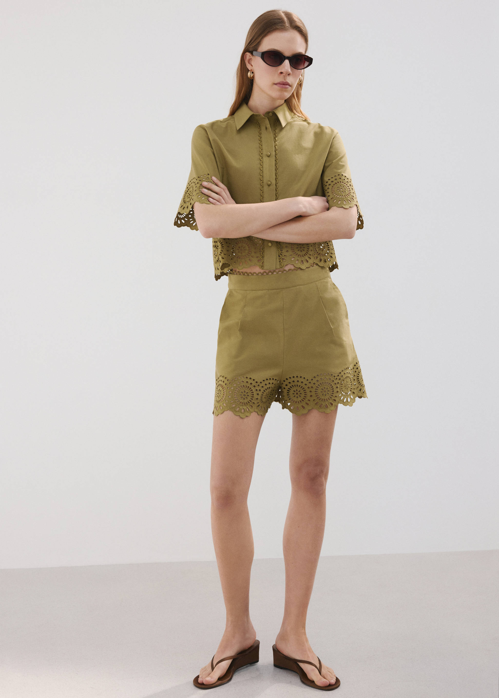 Shorts calados bordados - Plano general