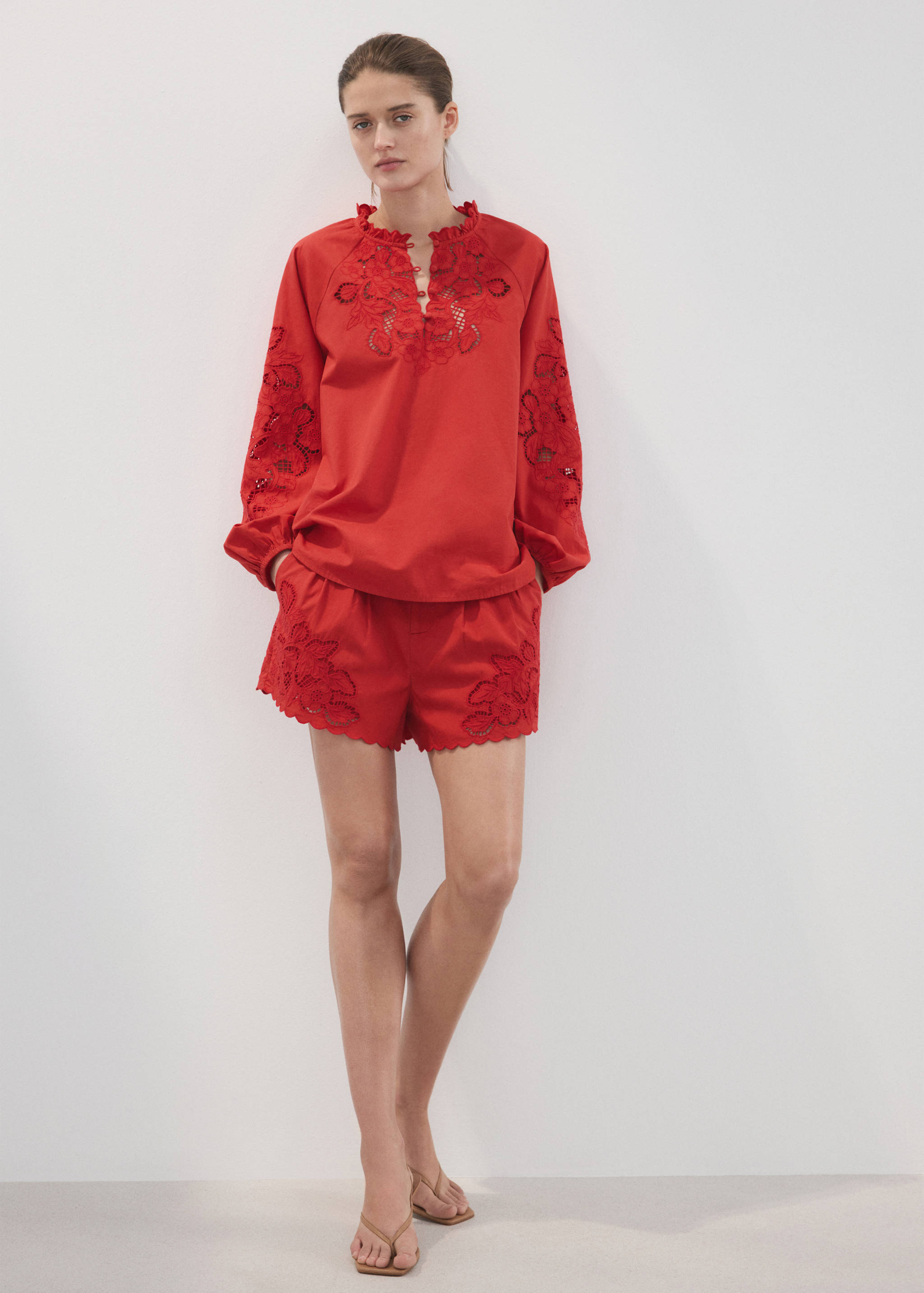 Shorts calados bordados - Plano general