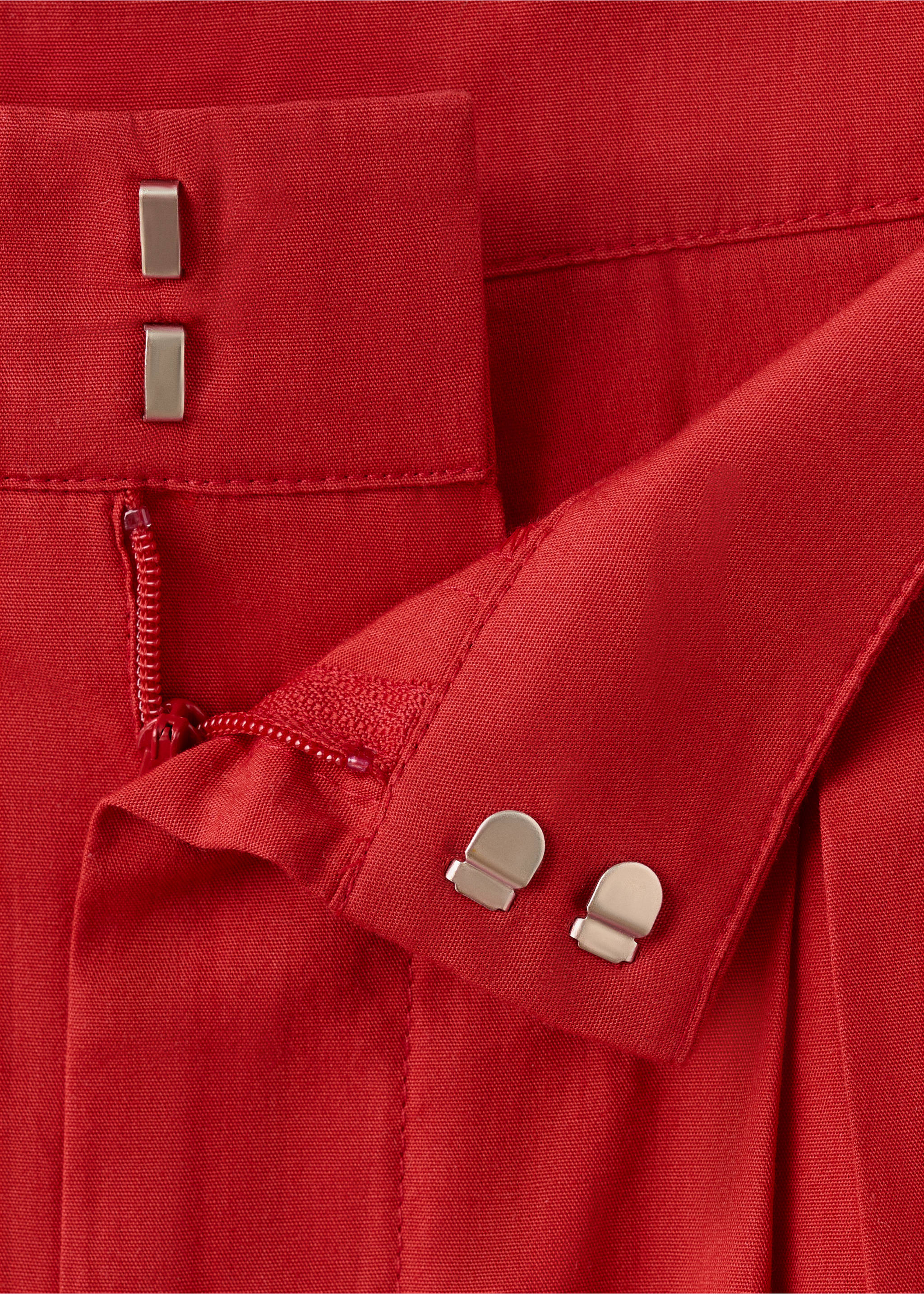 Embroidered openwork shorts - Details of the article 8, Red. Ref: 27057147-00.