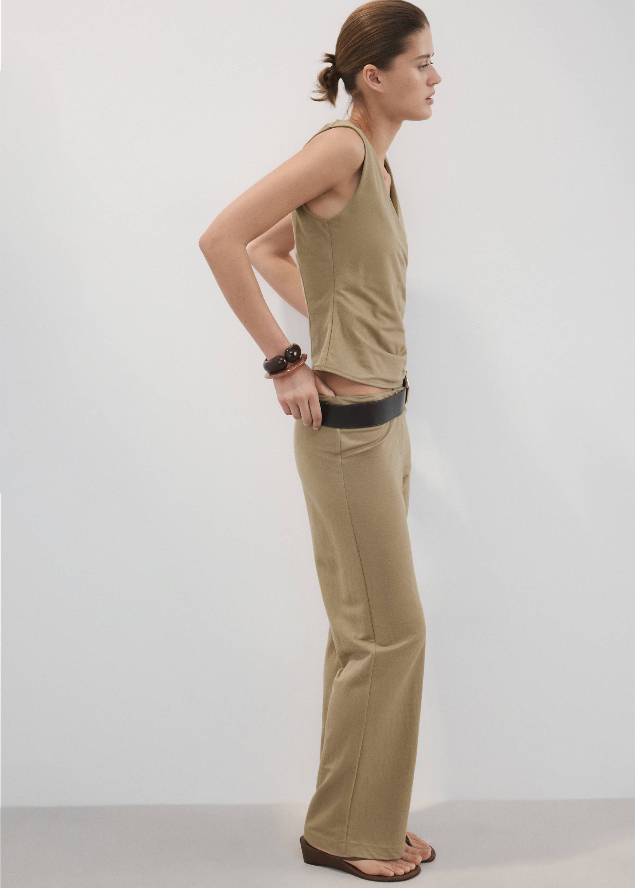 Straight mid-rise trousers - Details of the article 2