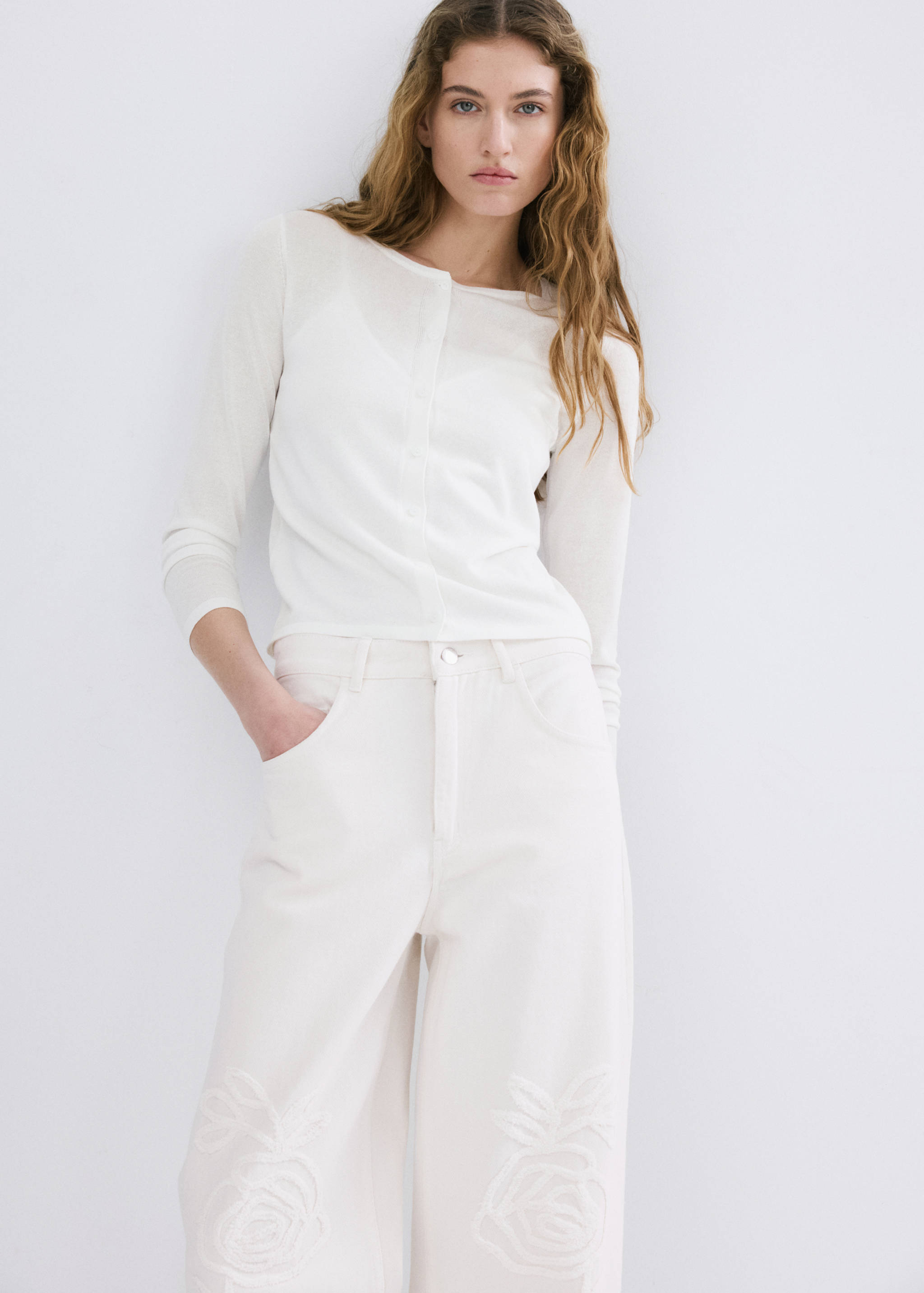 Wide leg jeans with floral embroidery - Details of the article 1