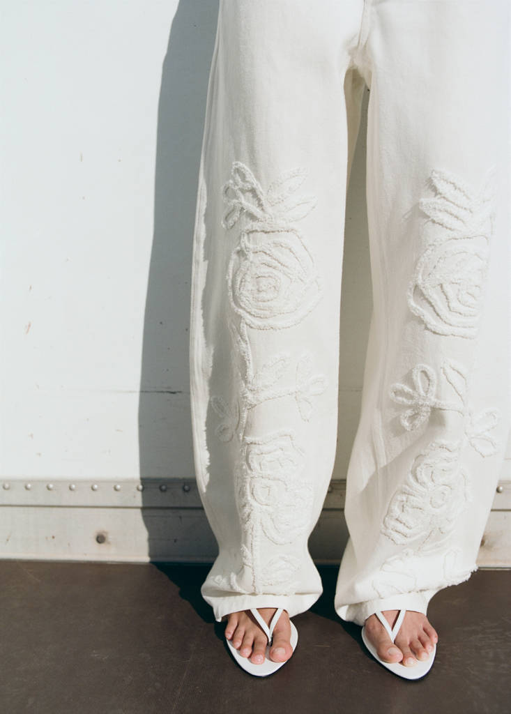 Wide leg jeans with floral embroidery — Off White