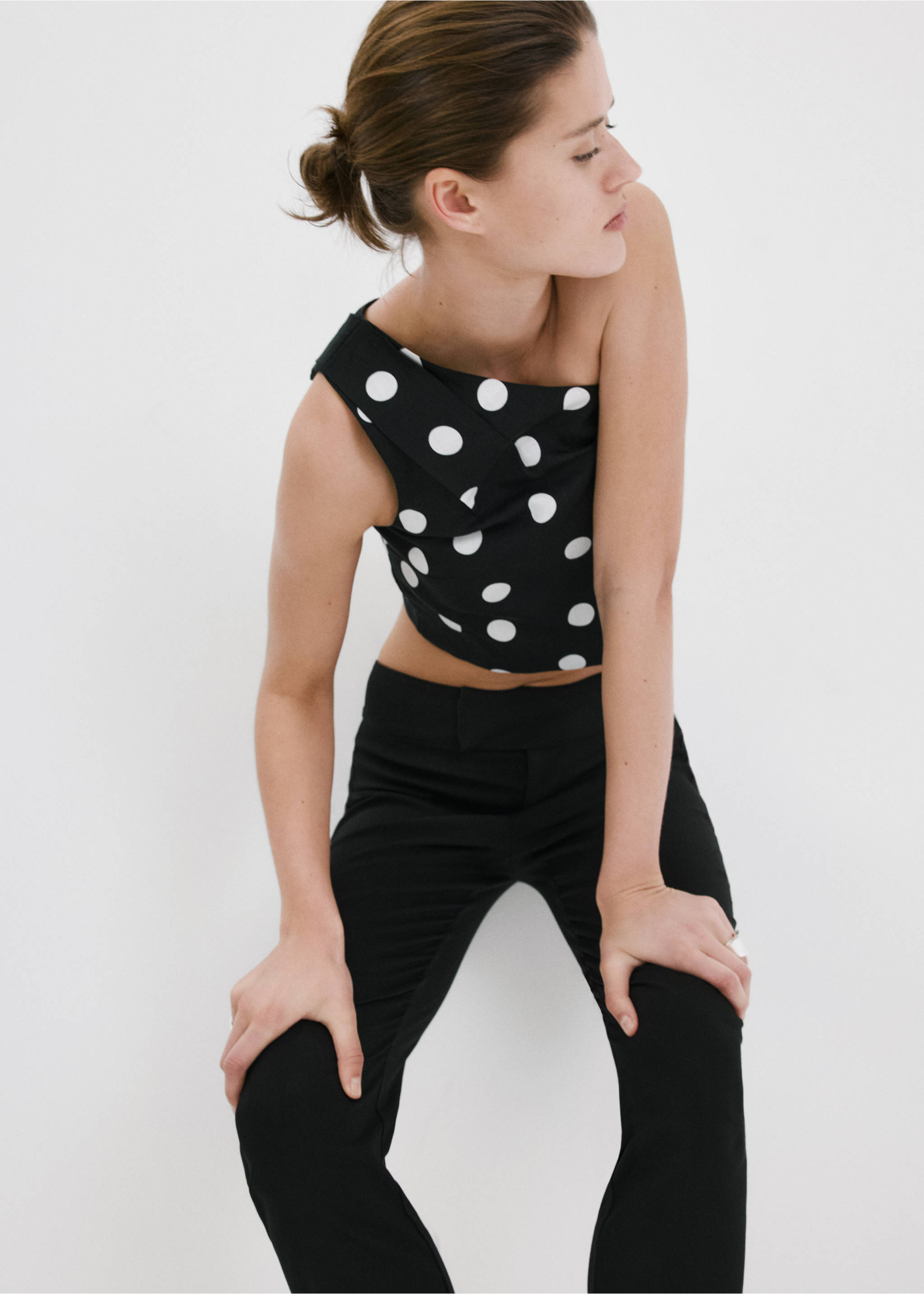 Asymmetric polka dot top - Medium plane, Black. Ref: 27057153-00.