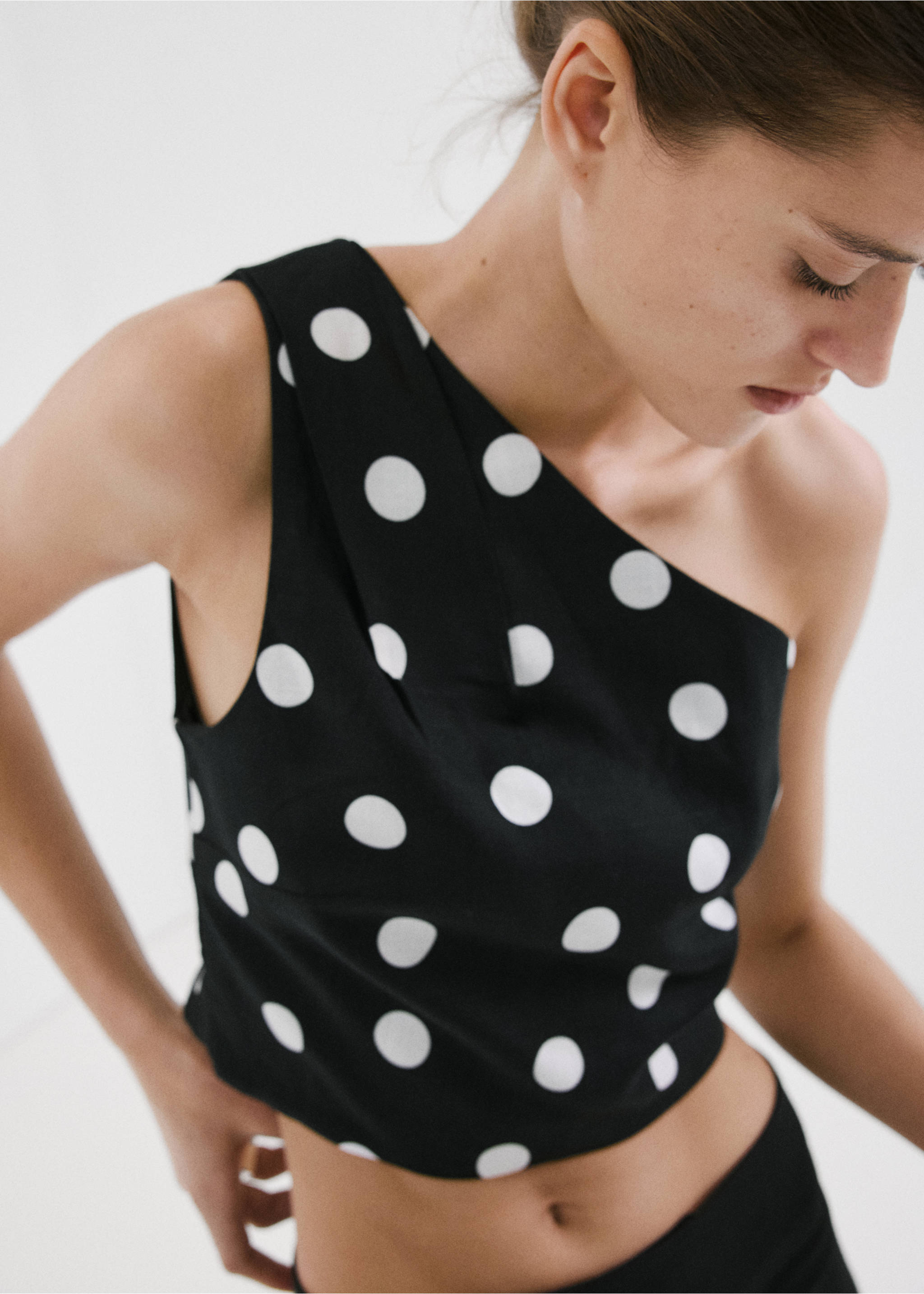 Asymmetric polka dot top - Details of the article 1, Black. Ref: 27057153-00.