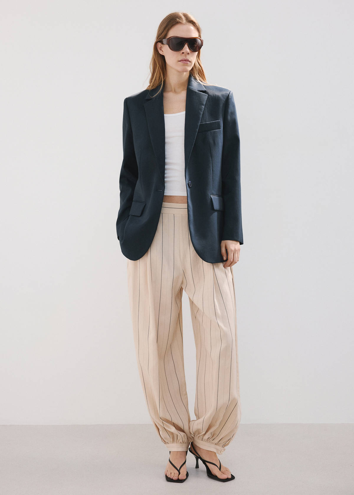 Straight jacket with flap pockets