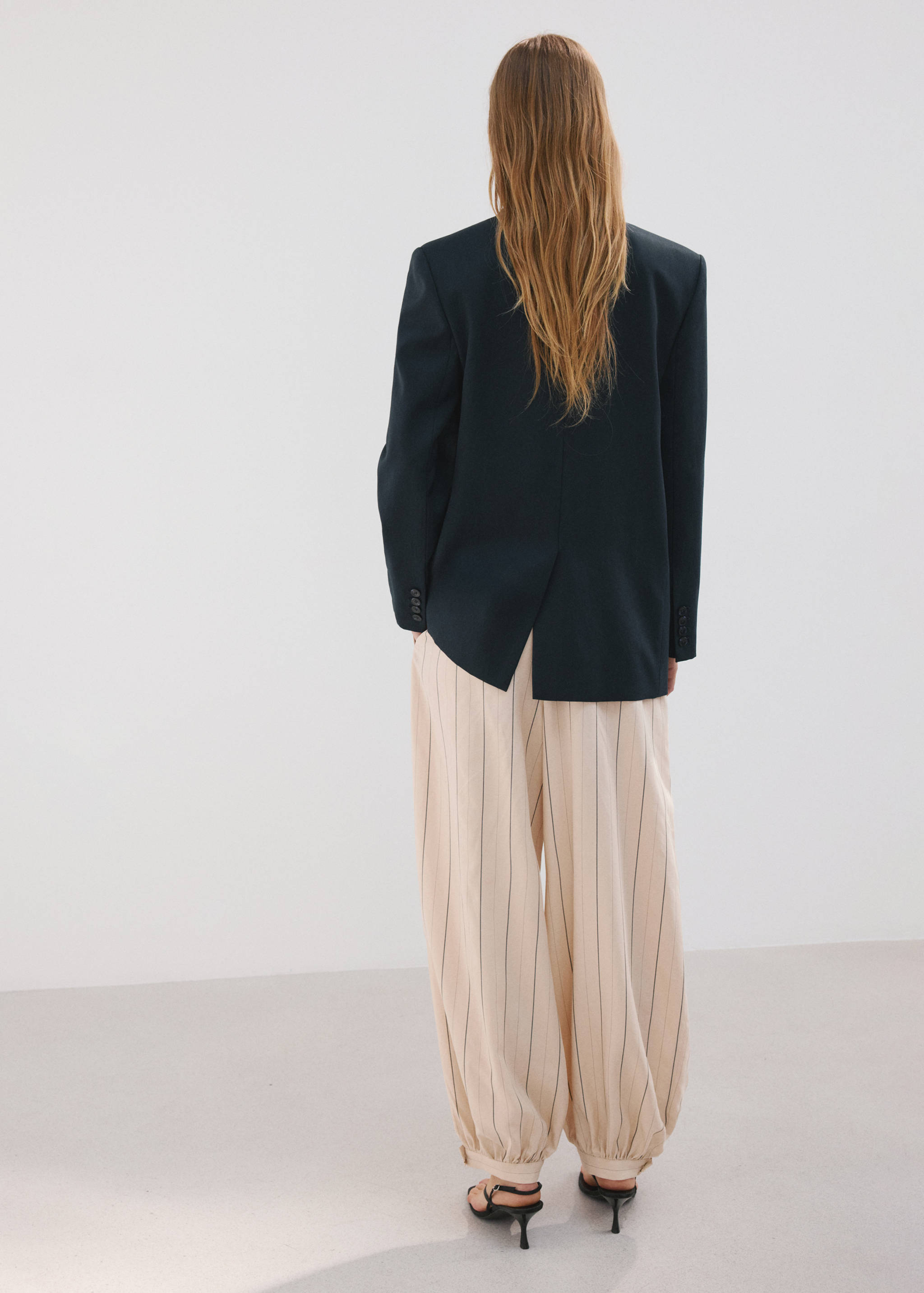 Straight jacket with flap pockets - Reverse of the article