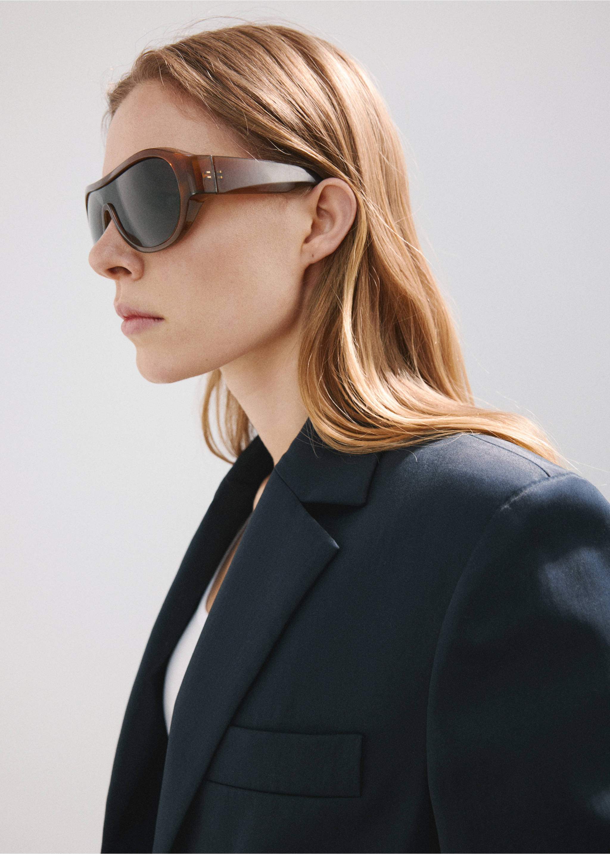 Straight jacket with flap pockets - Details of the article 1, Navy. Ref: 27057158-00.