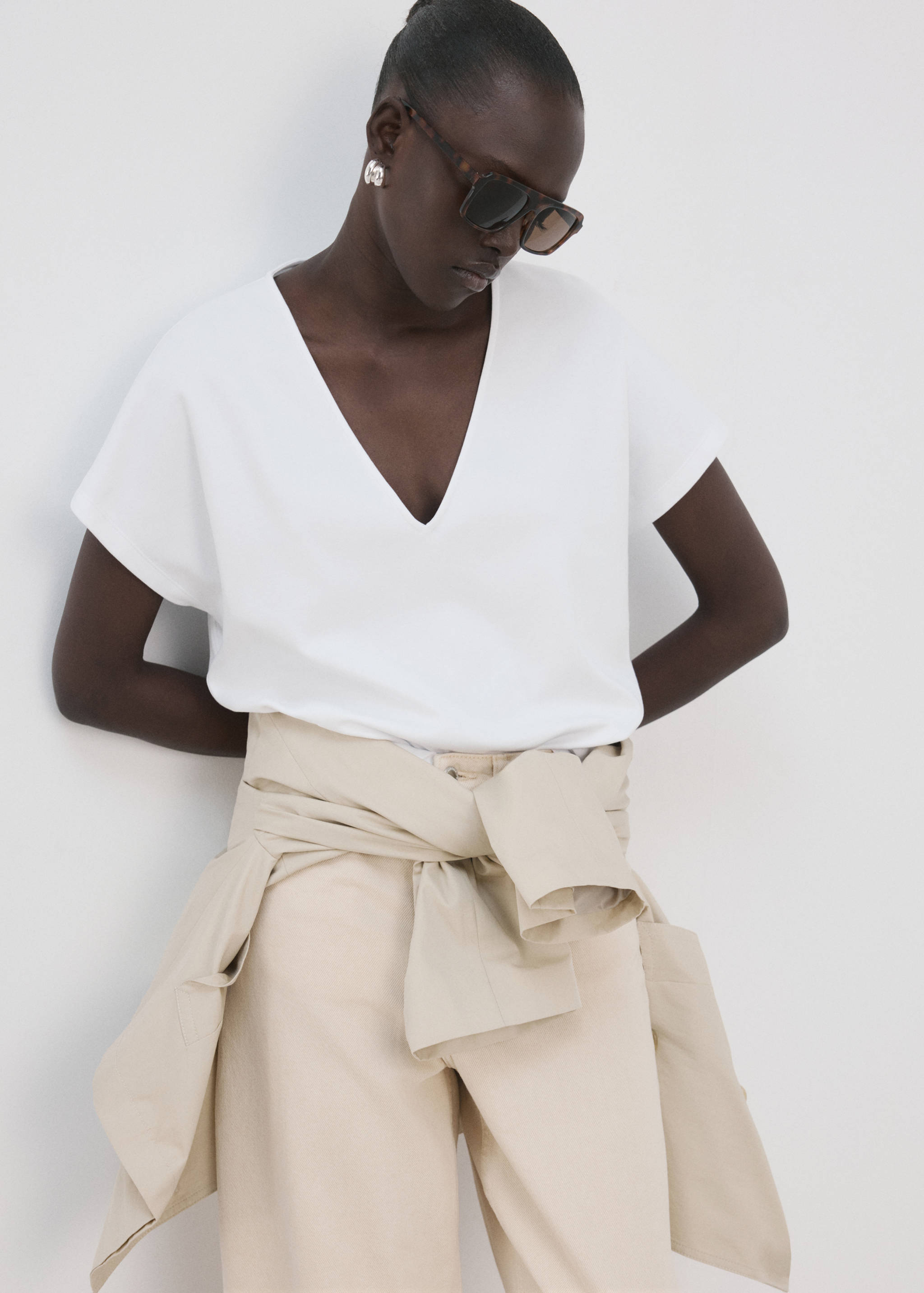 V-neck cotton T-shirt - Medium plane