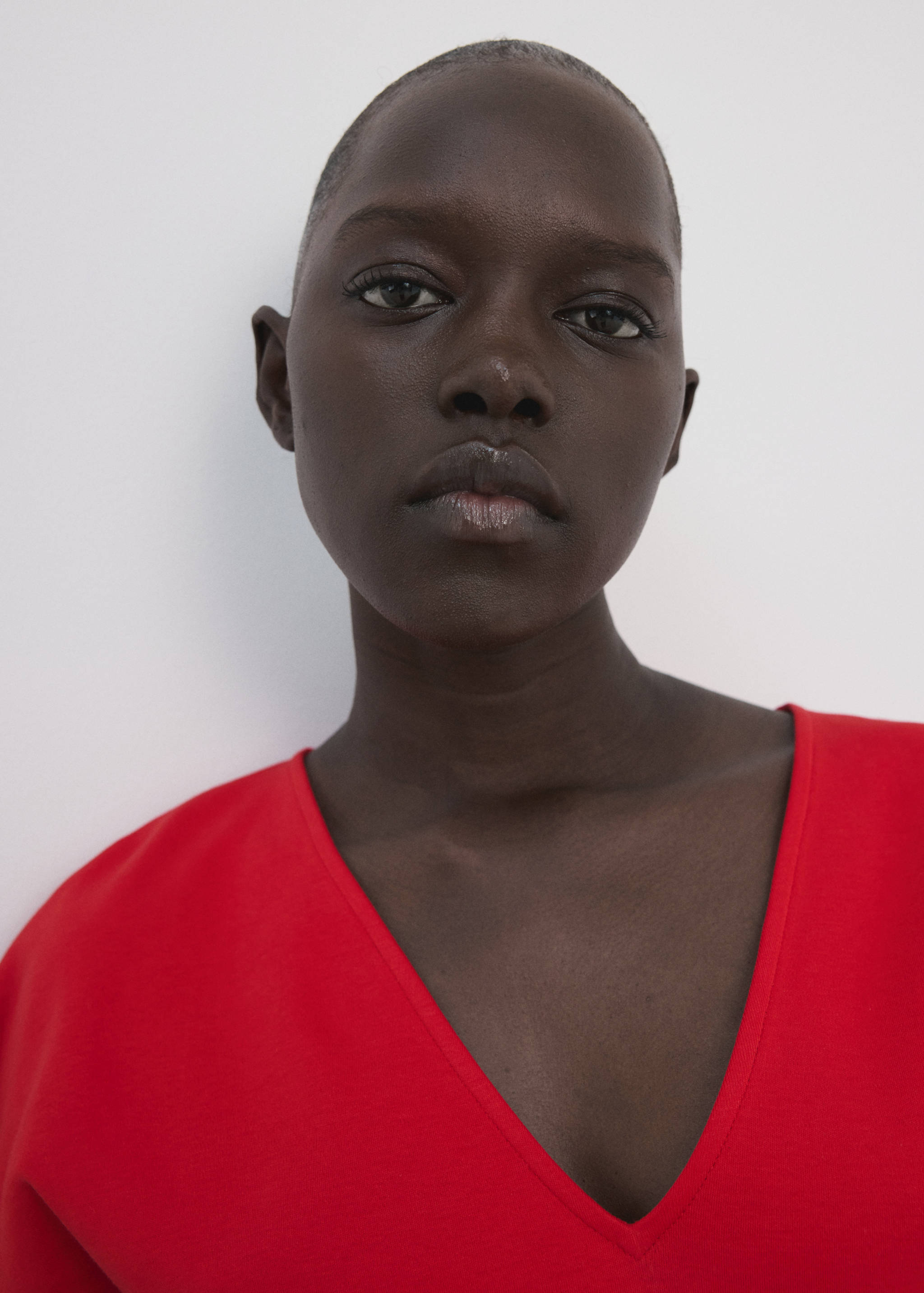 V-neck cotton T-shirt - Details of the article 1