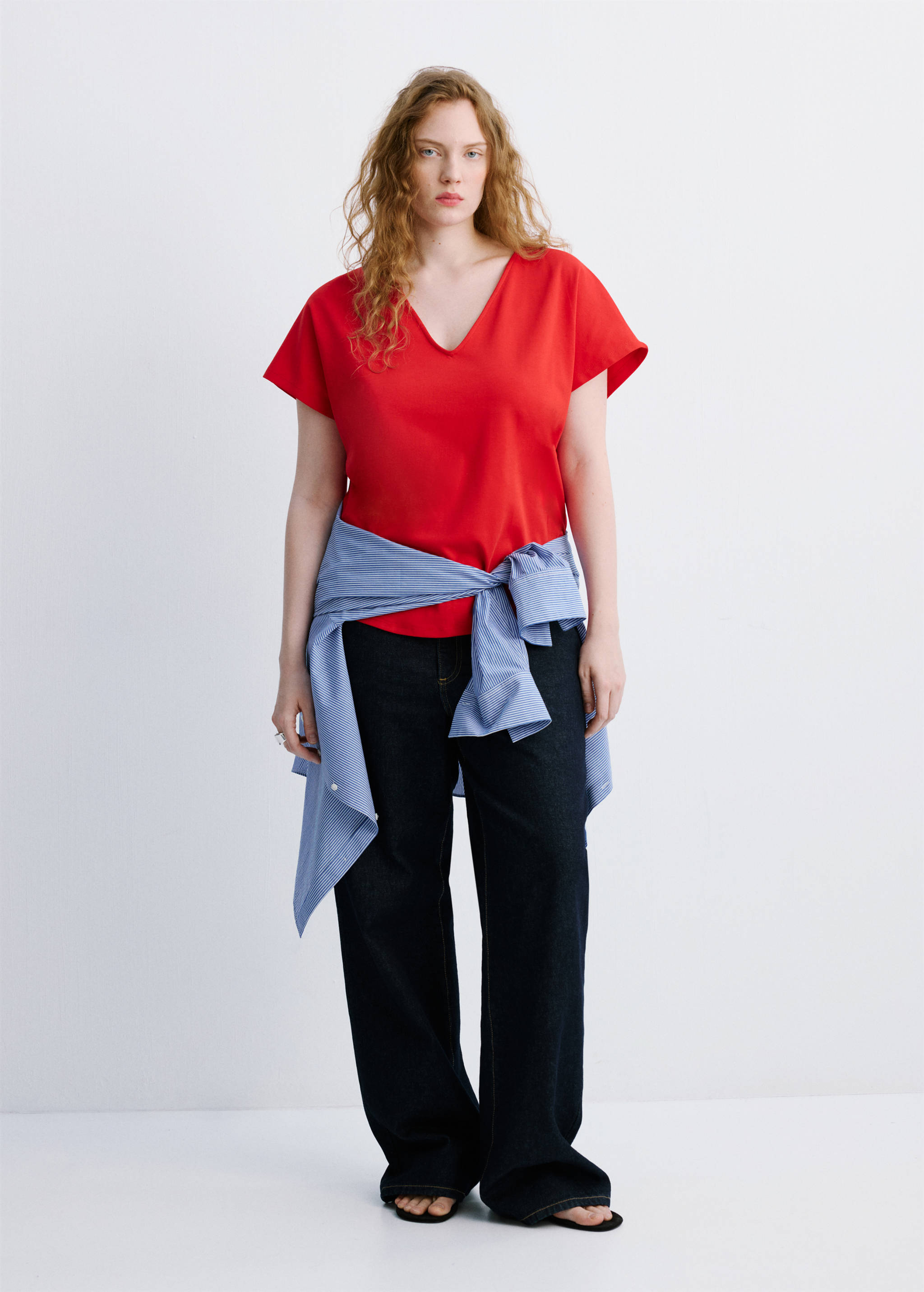 V-neck cotton T-shirt - Details of the article 3