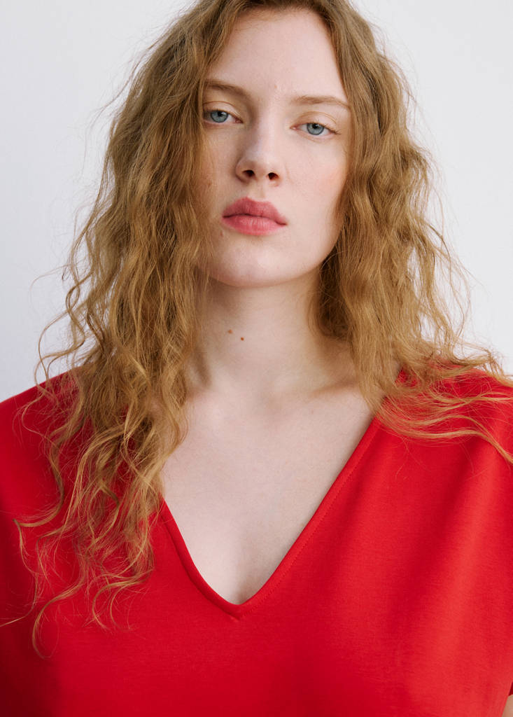 V-neck cotton T-shirt — Red