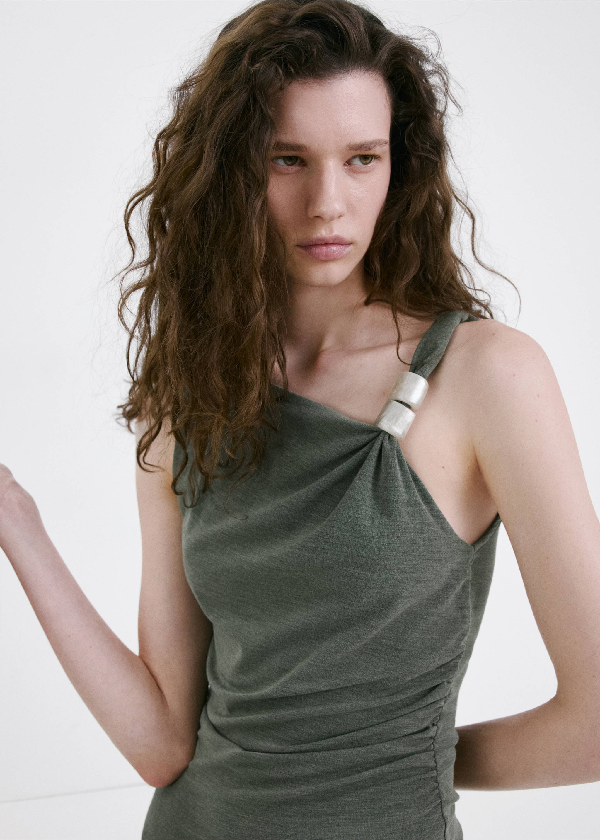 Fitted dress with metal detail - Details of the article 1, Green. Ref: 27057166-00.