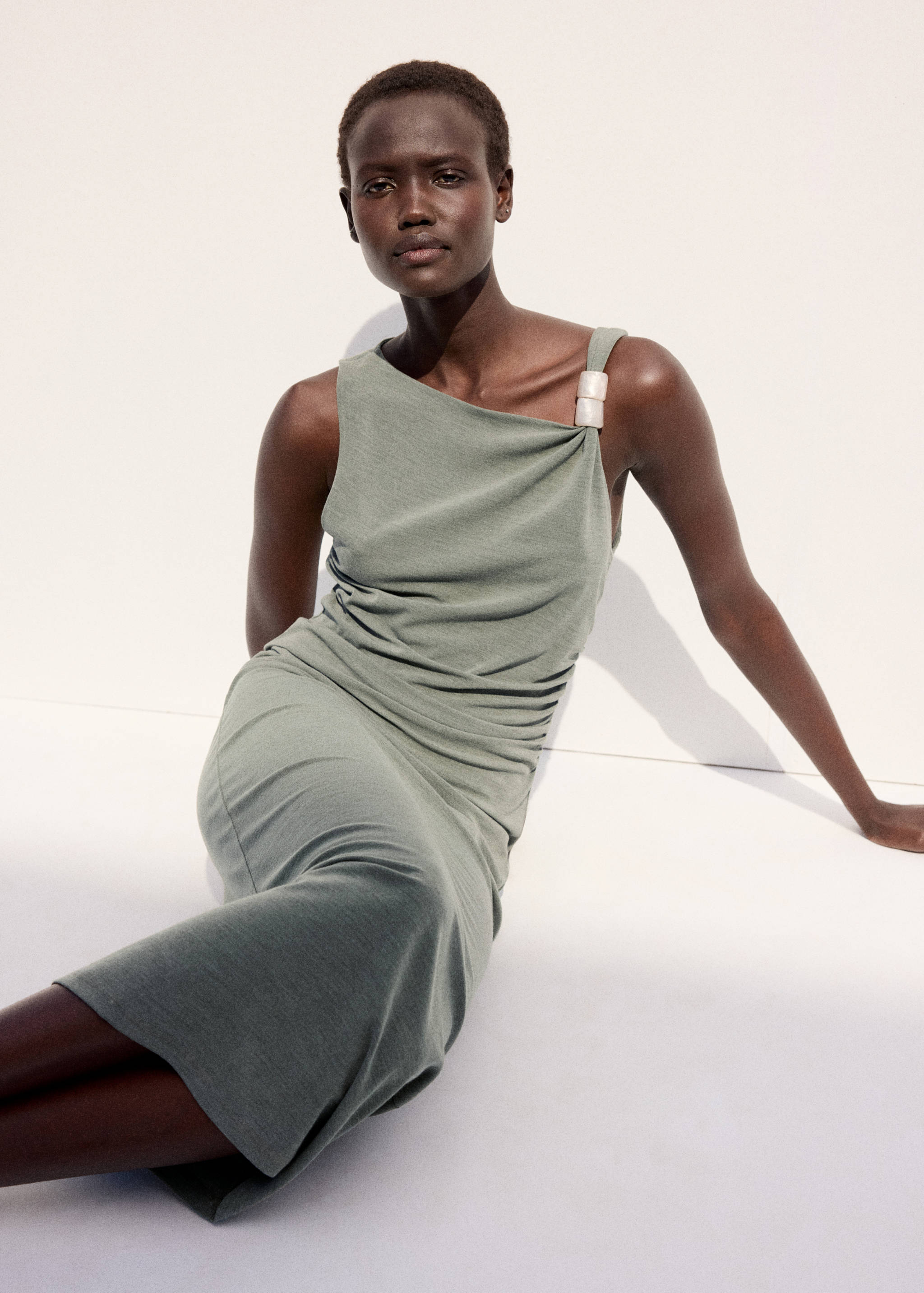 Fitted dress with metal detail - Details of the article 2