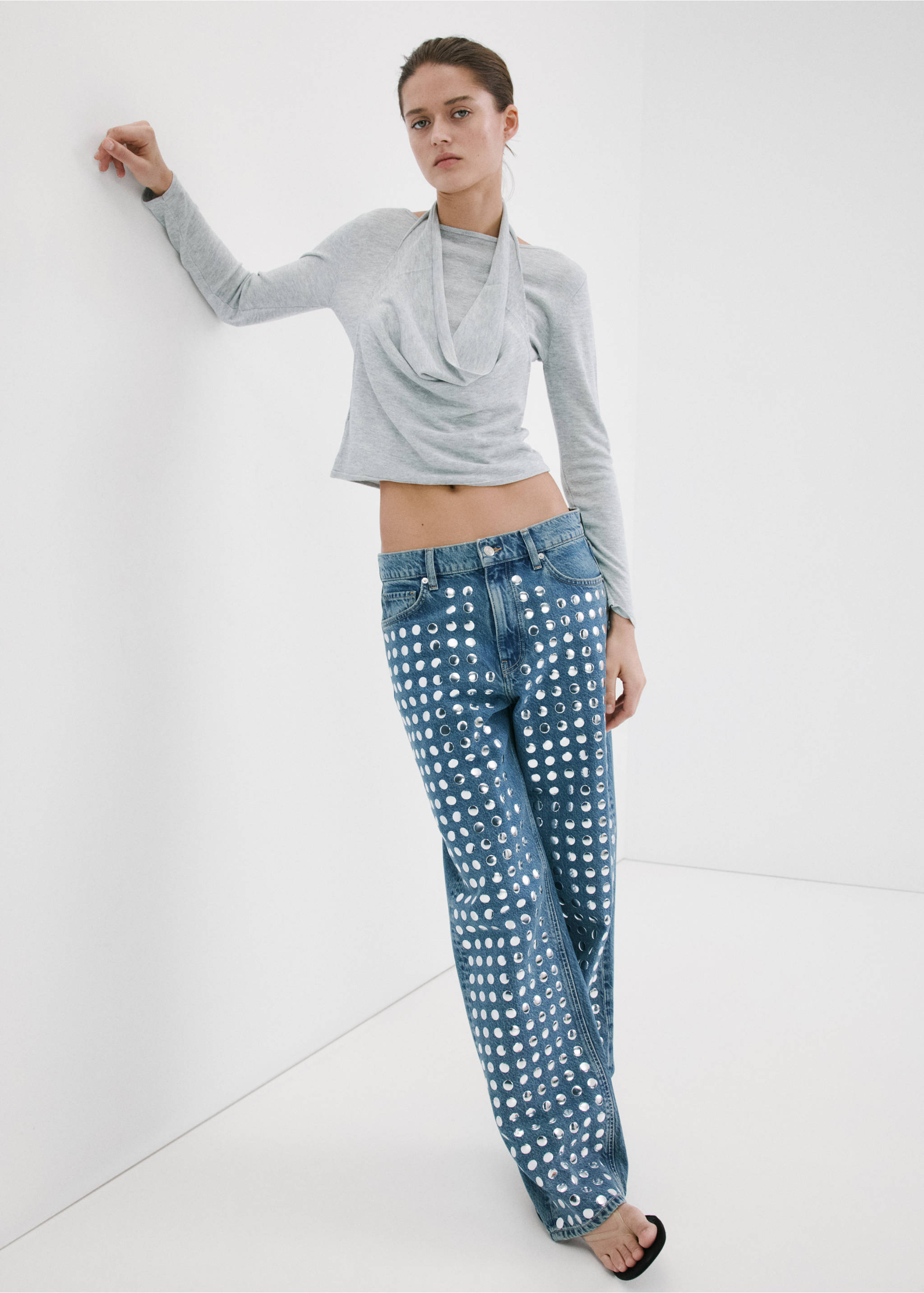 Straight-fit jeans with studs - Details of the article 2, Medium Blue. Ref: 27057169-00.