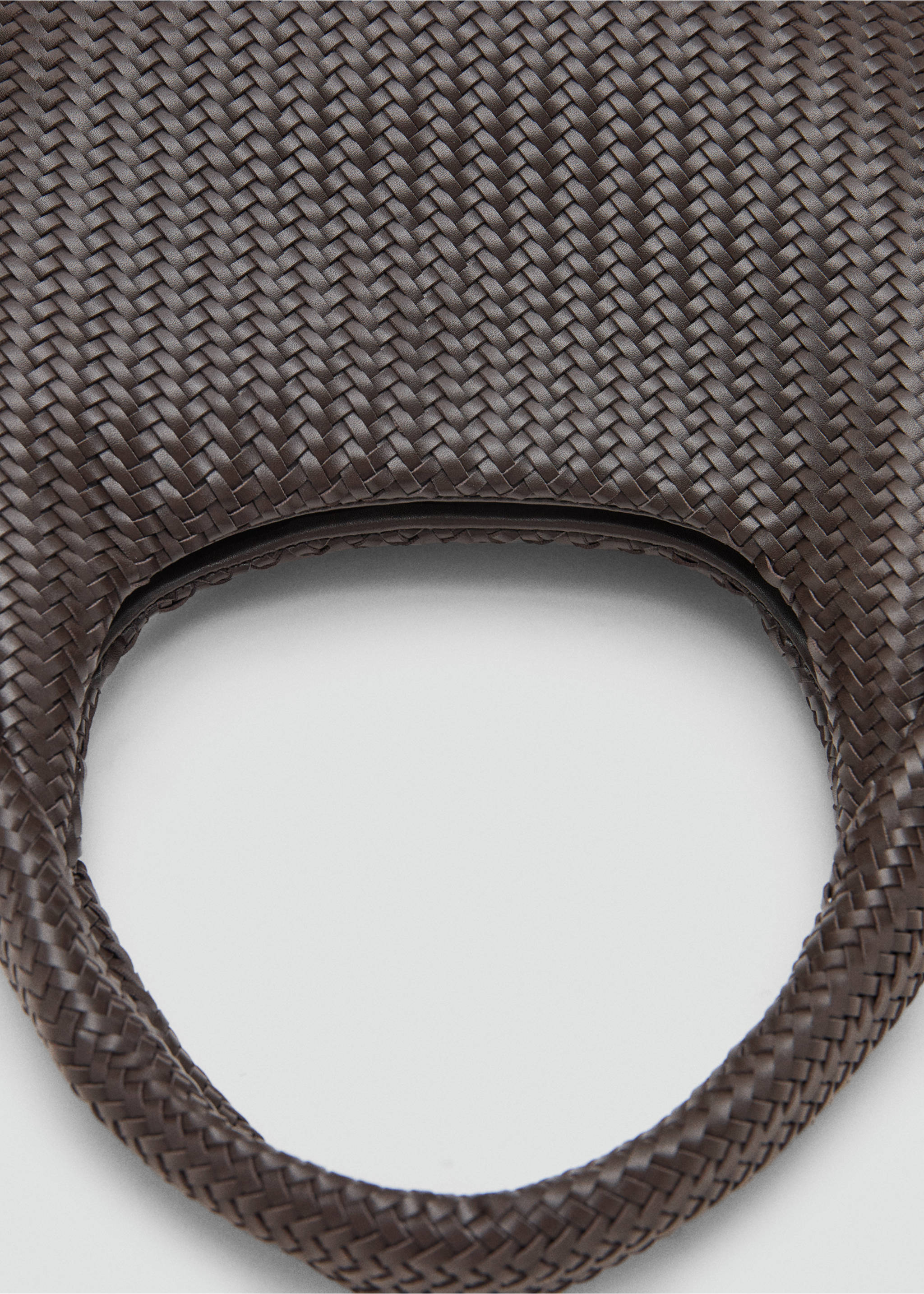 Braided shoulder bag - Details of the article 2, Chocolate. Ref: 27057792-00.