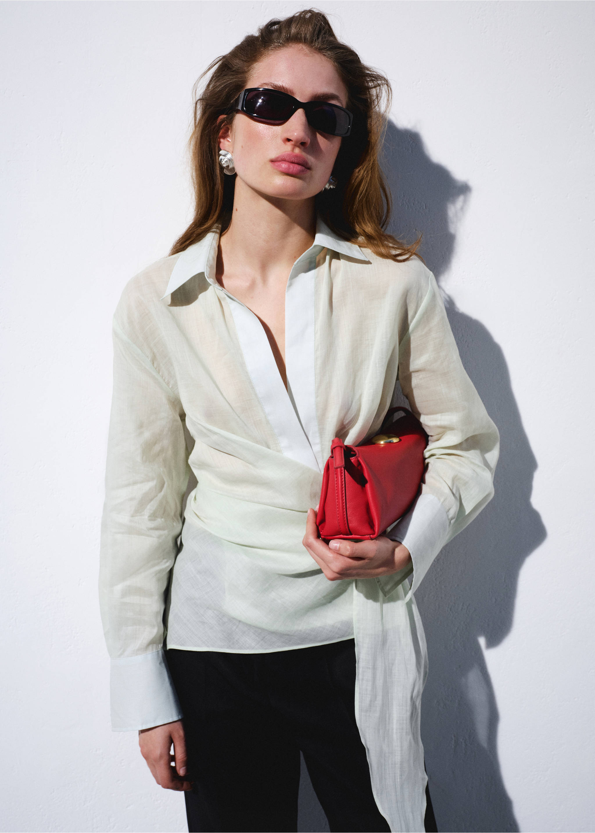 Leather shoulder bag with metal detail - General plane, Red. Ref: 27057797-00.