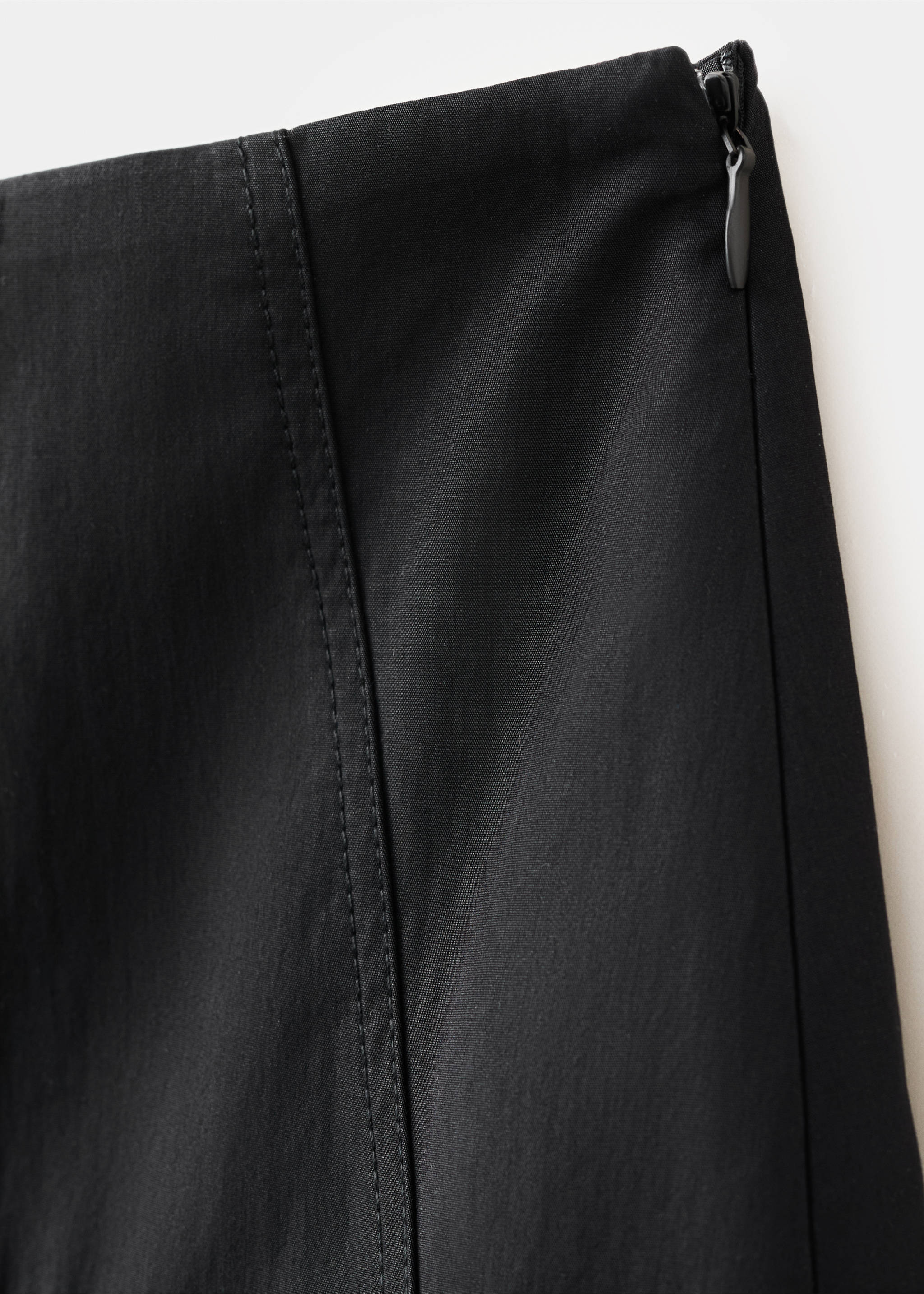 A-line skirt with seams - Details of the article 8, Black. Ref: 27057800-00.