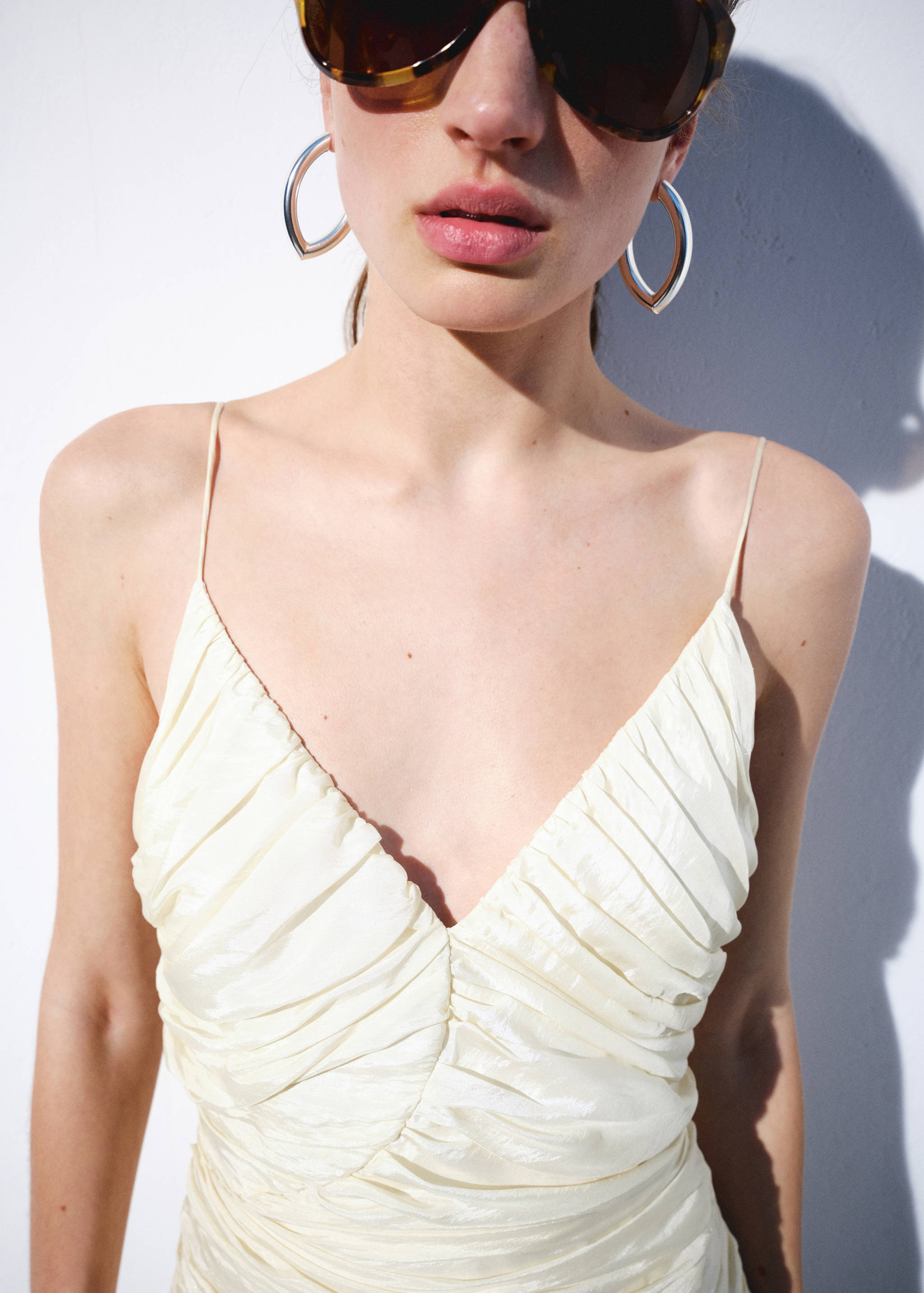 Vestit entallat drapat - Detall de l'article 1