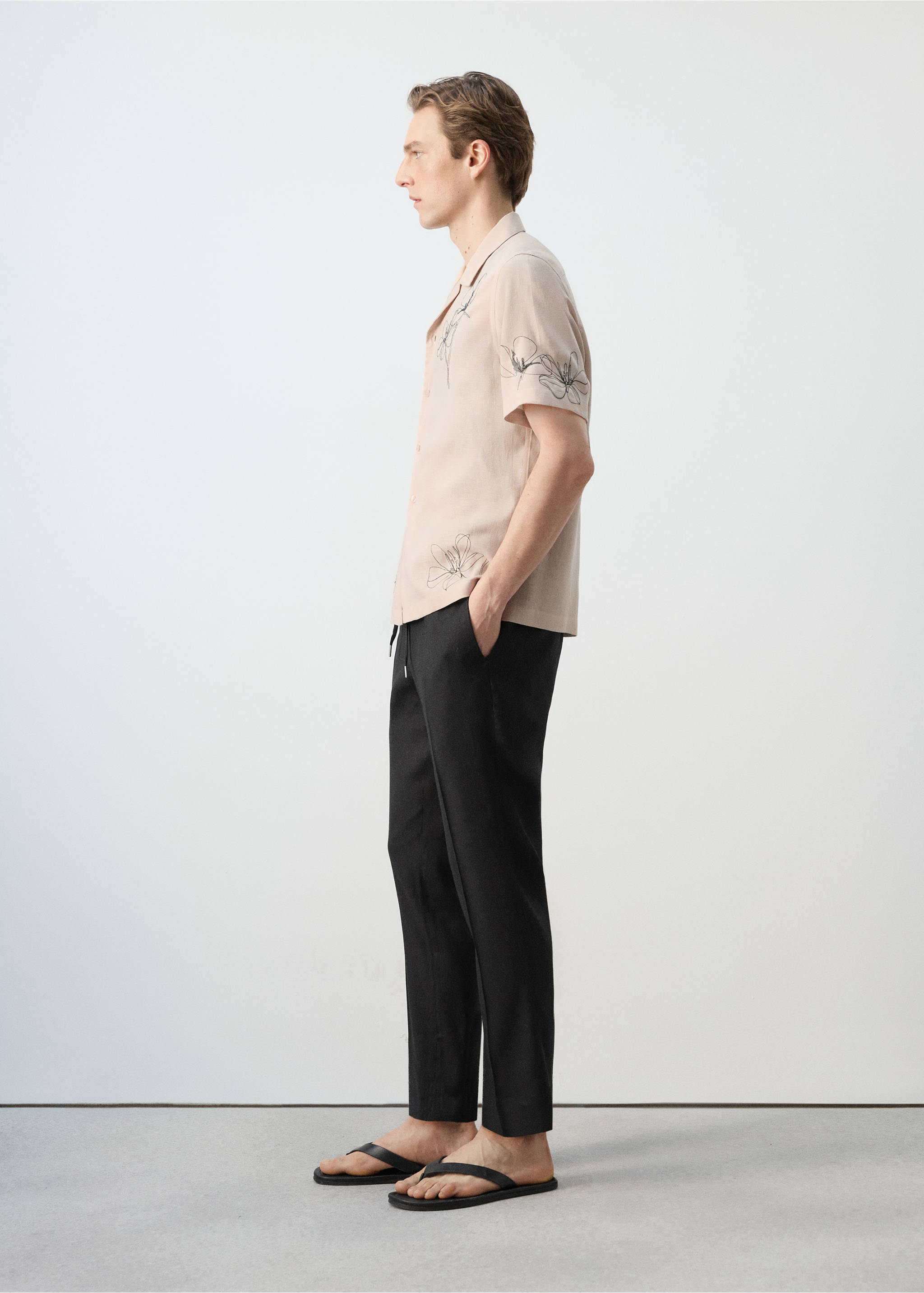 Pantalón lino slim fit rayas - Detalle del artículo 2, Negro. Ref: 27057895-00.