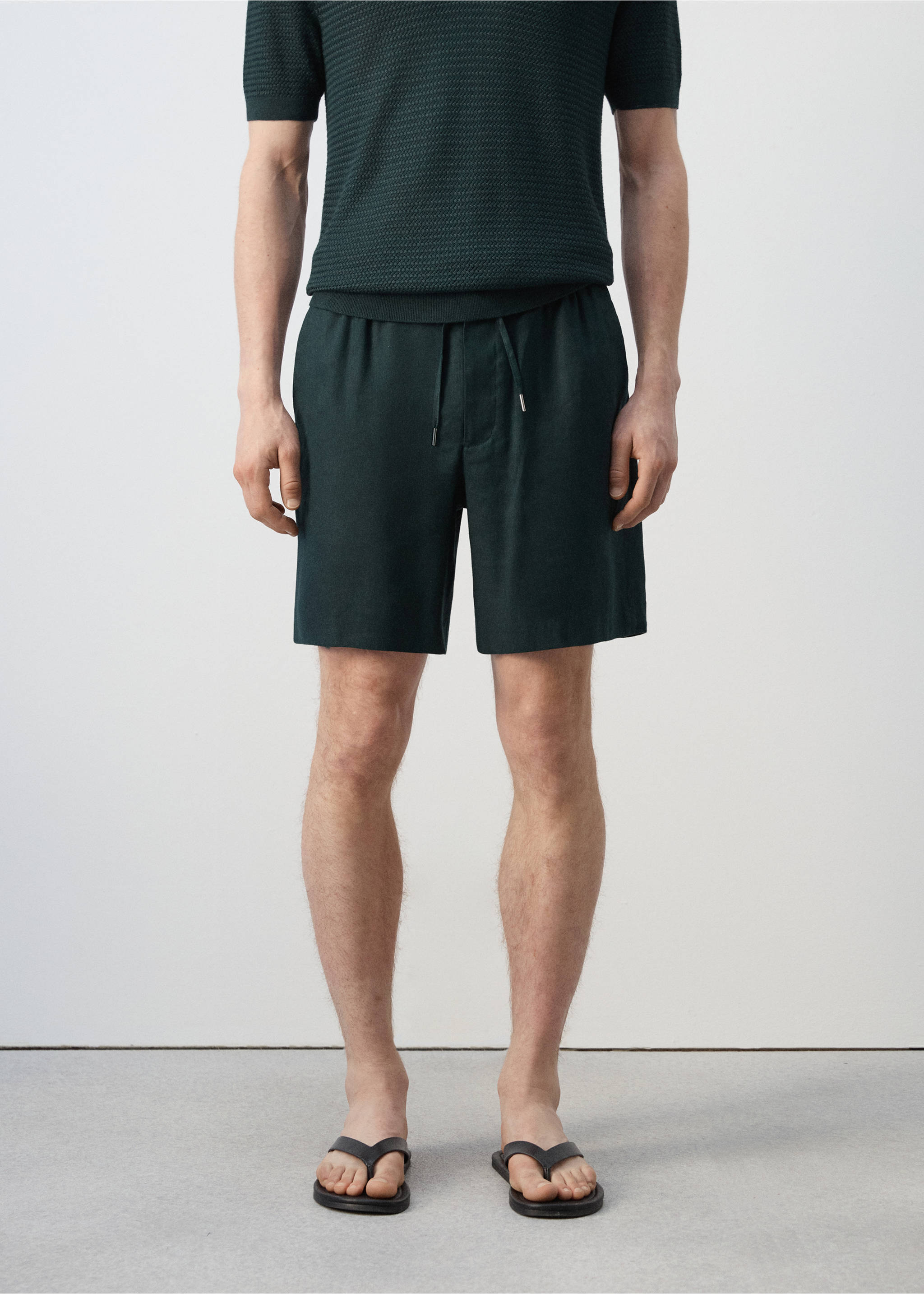Slim-fit linen bermuda shorts - Medium plane, Dark Green. Ref: 27057896-00.