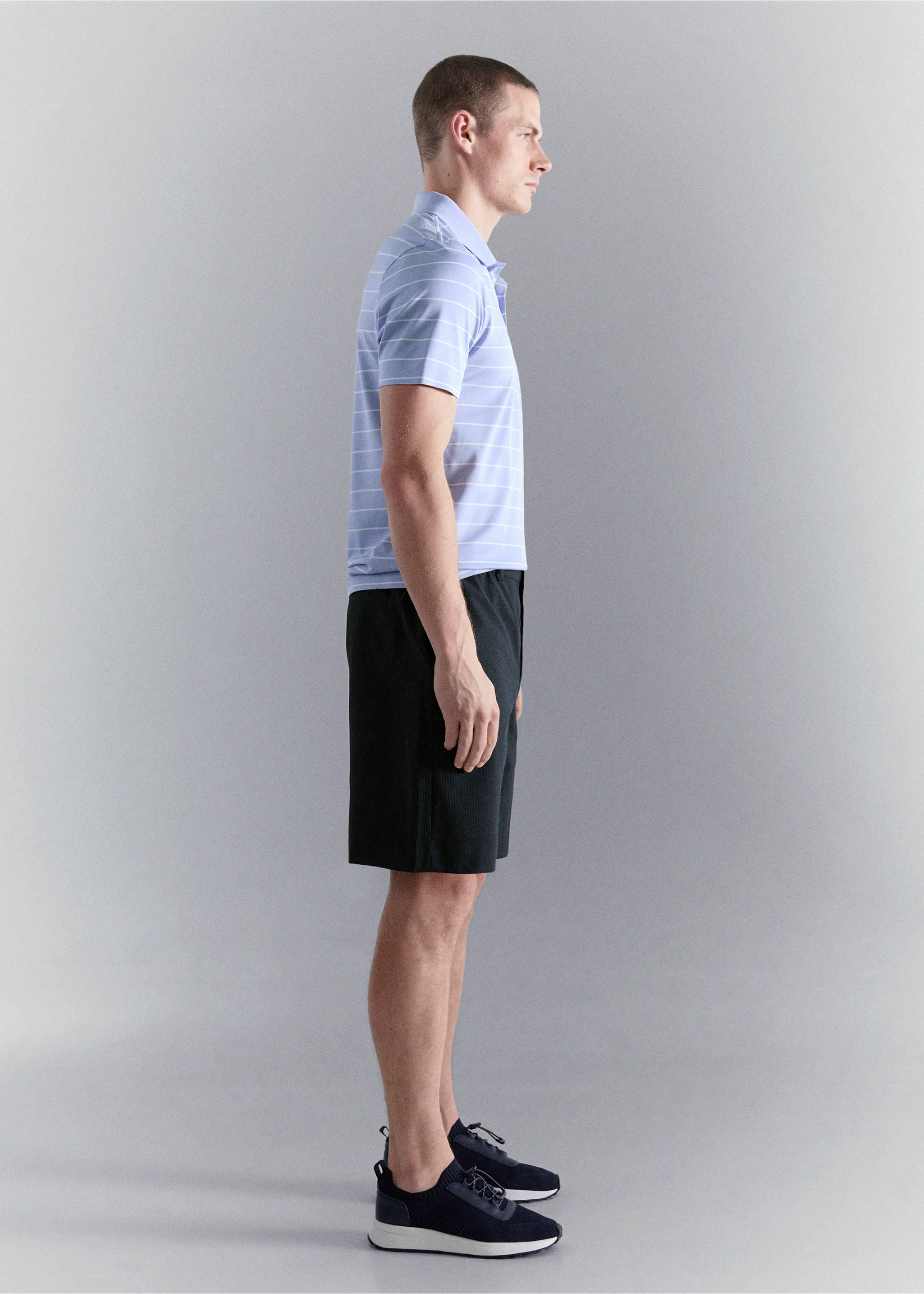 شورت برمودا كومفورت ستريتش مقاوم للماء - تفاصيل المنتج 2, أزرق غامق. Ref: 27057897-00.