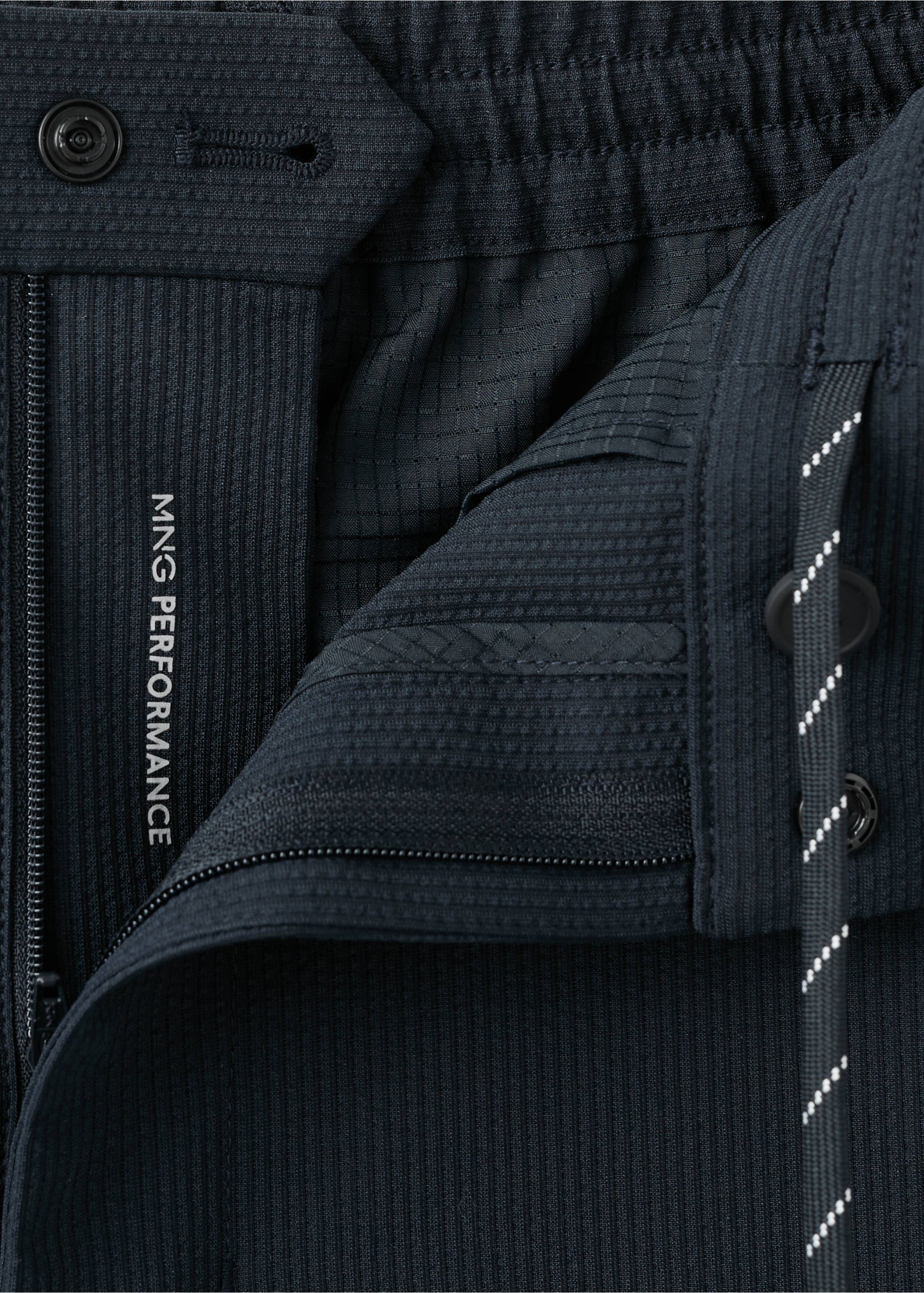 شورت برمودا كومفورت ستريتش مقاوم للماء - تفاصيل المنتج 8, أزرق غامق. Ref: 27057897-00.