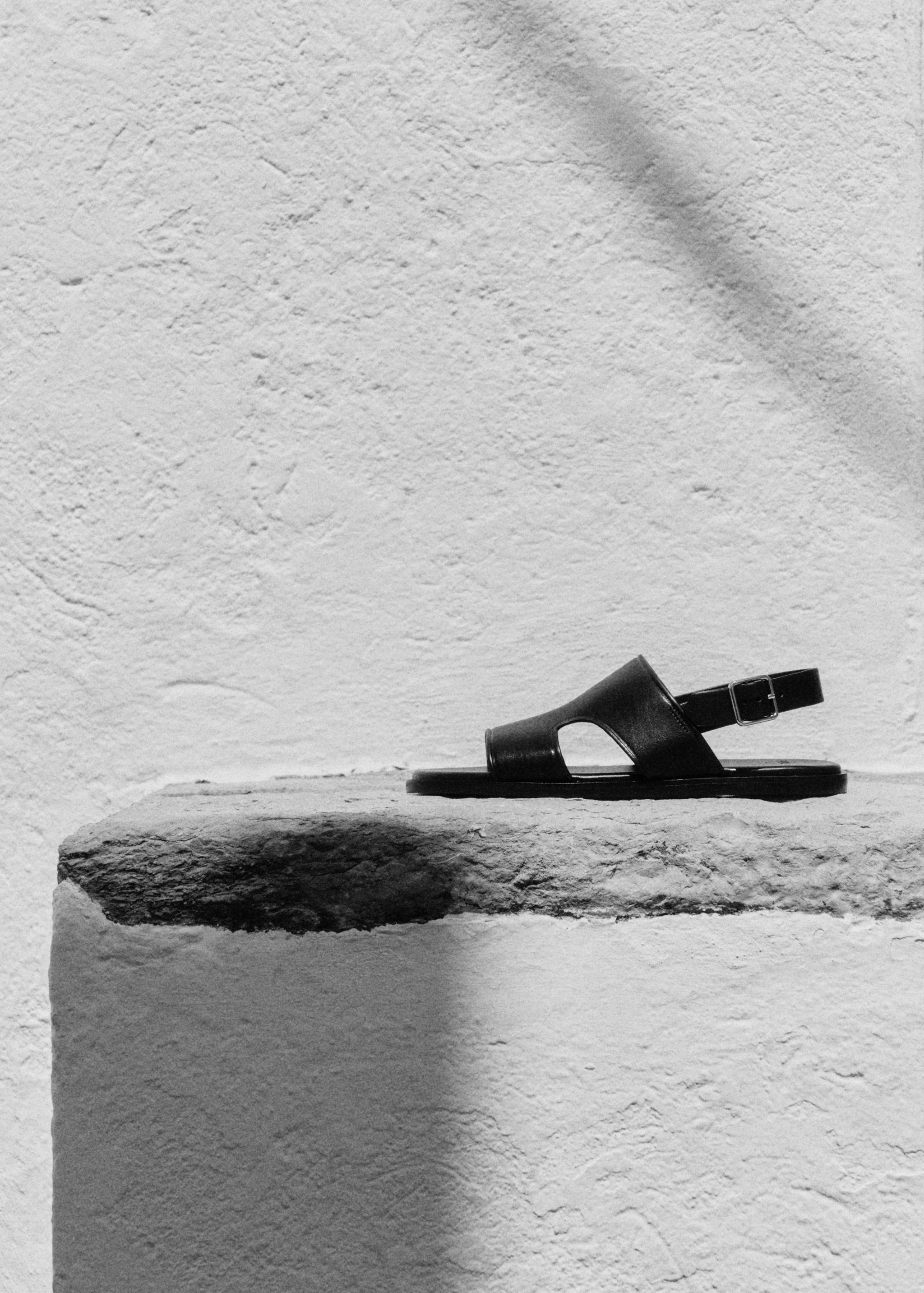 100% leather strap sandal - Details of the article 5