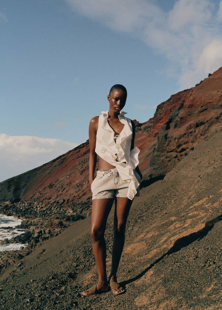 Ruffled top — Off White