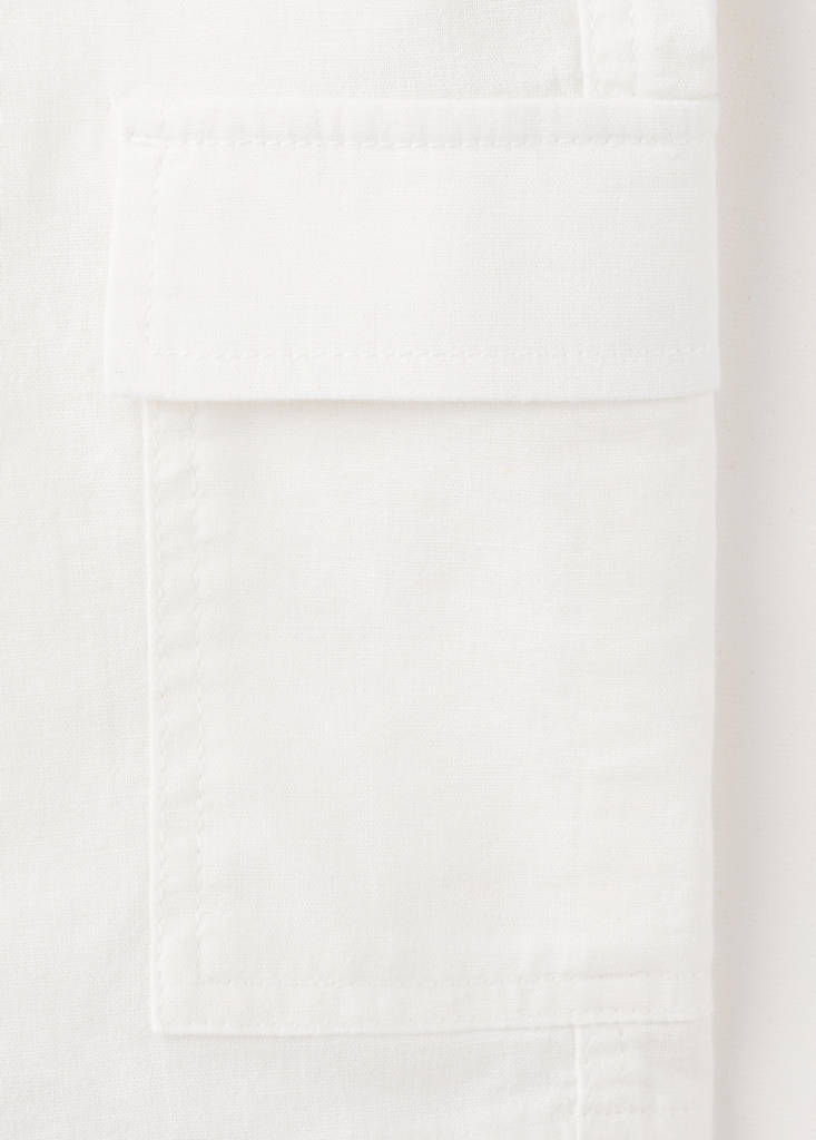 Linen and cotton blend cargo bermudas — Off White