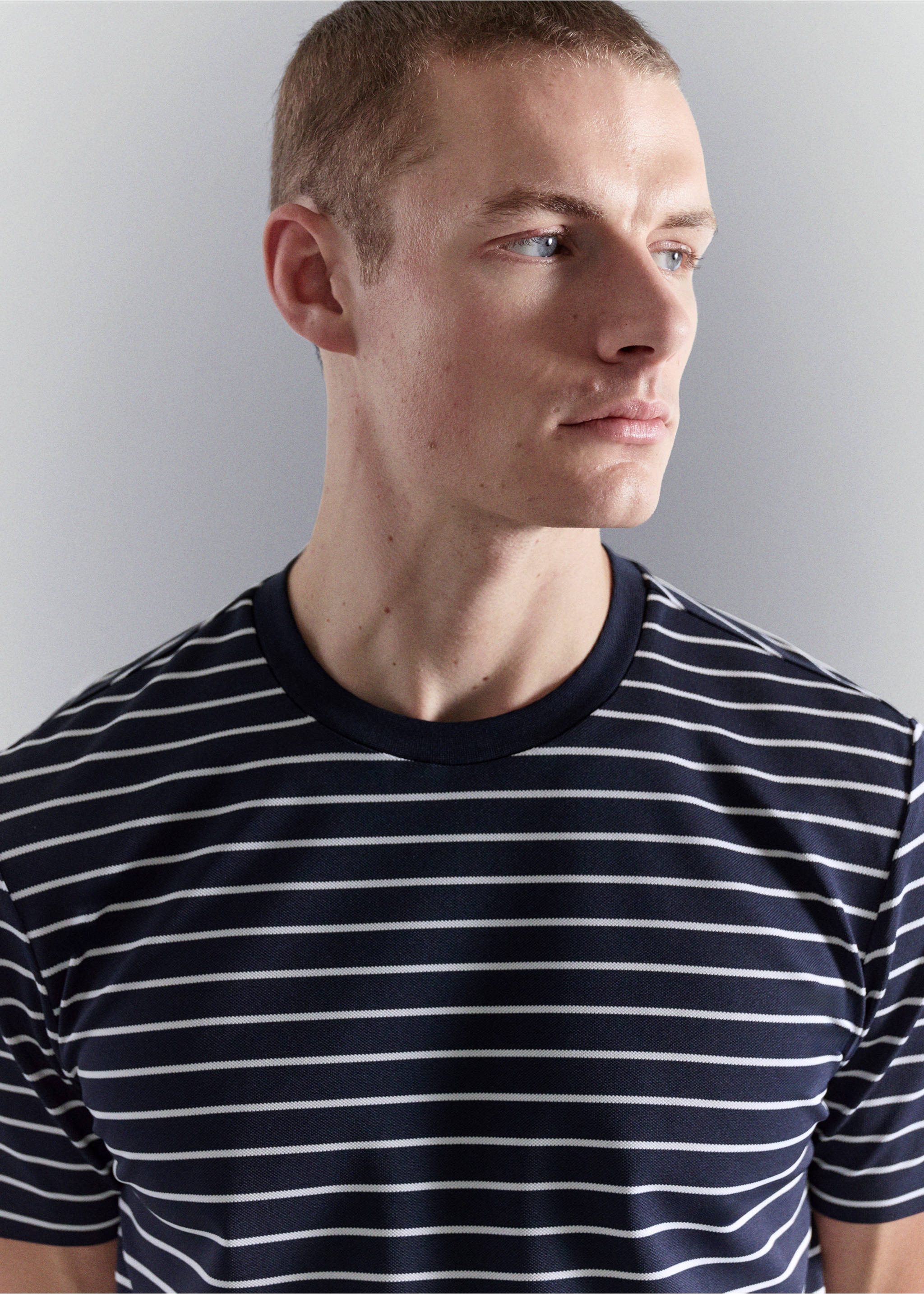 T-shirt slim-fit rayures COOLMAX® - Détail de l'article 1, Bleu marine. Ref: 27057910-00.