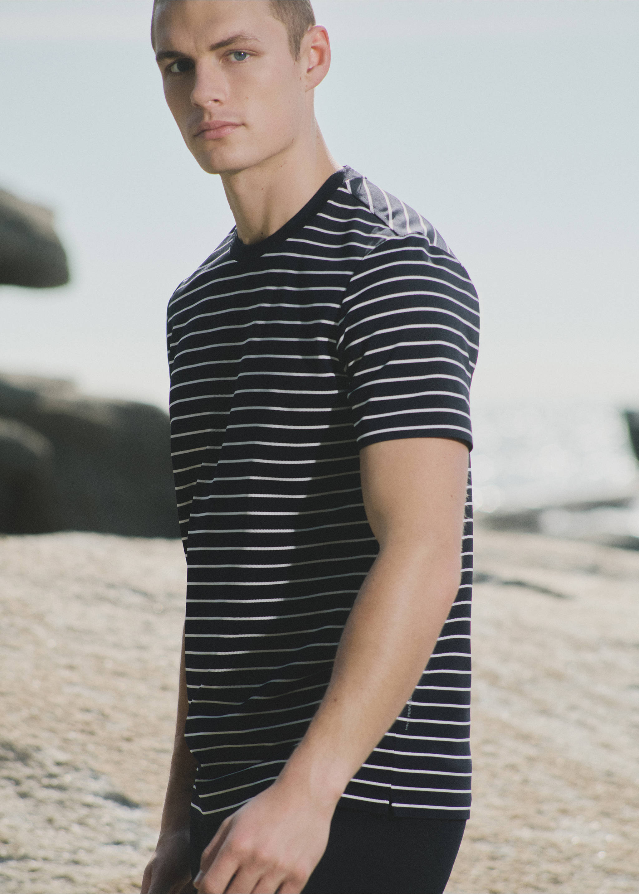 Slim fit striped COOLMAX® T-shirt - Details of the article 6, Navy. Ref: 27057910-00.