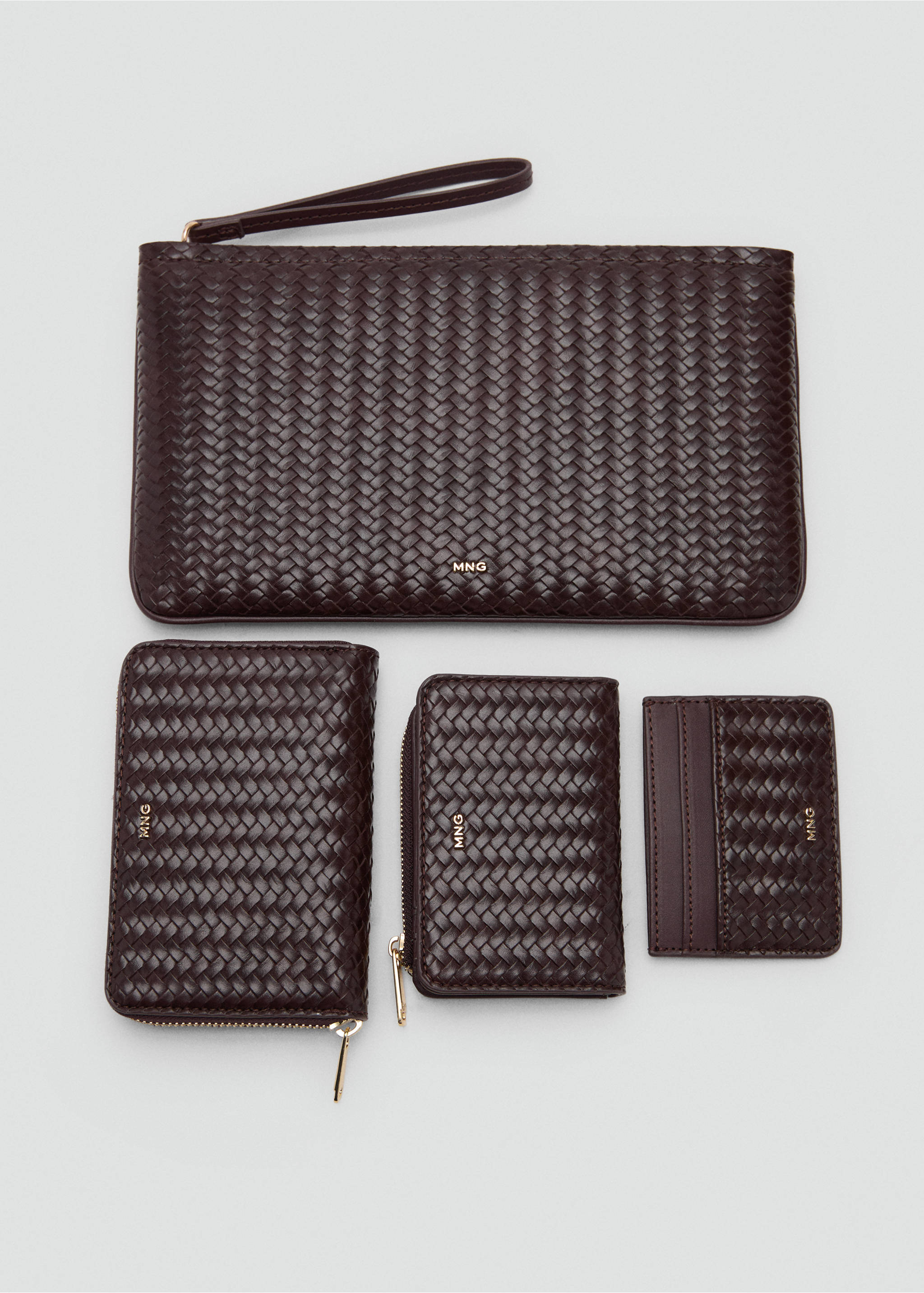 Medium-sized braided wallet - Details of the article 3, Chocolate. Ref: 27057933-00.