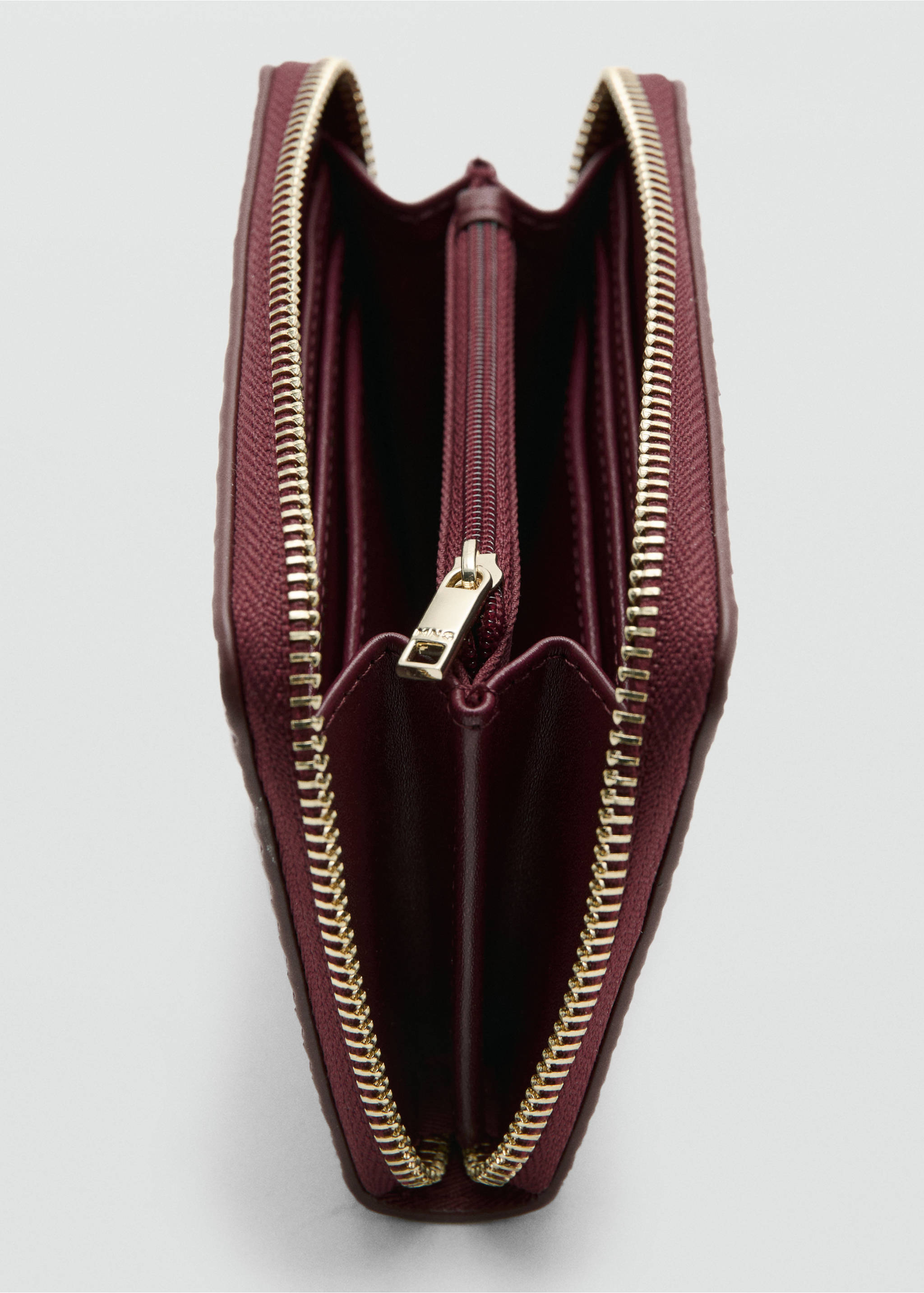 Medium-sized braided wallet - Details of the article 1, Burgundy. Ref: 27057933-00.