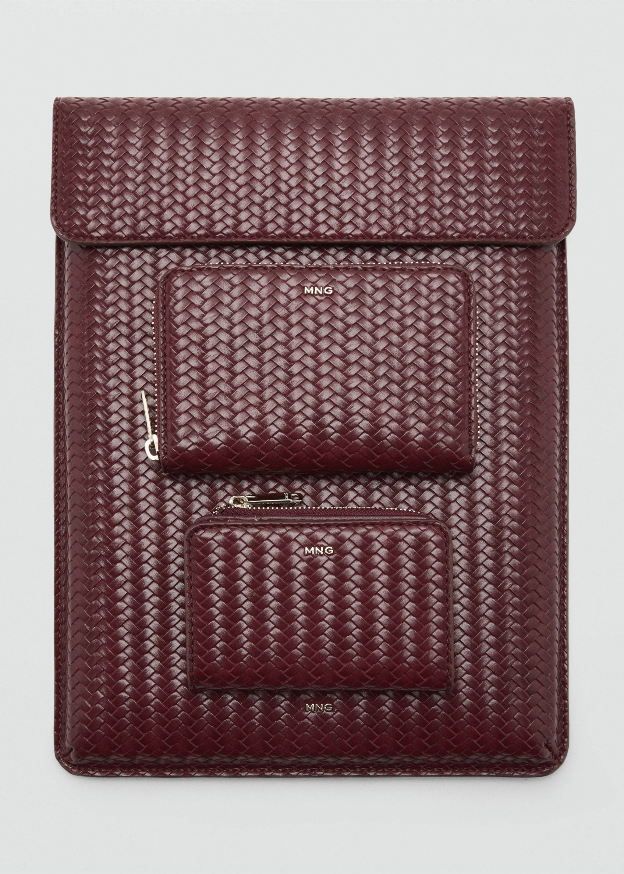 Medium-sized braided wallet - Details of the article 2, Burgundy. Ref: 27057933-00.