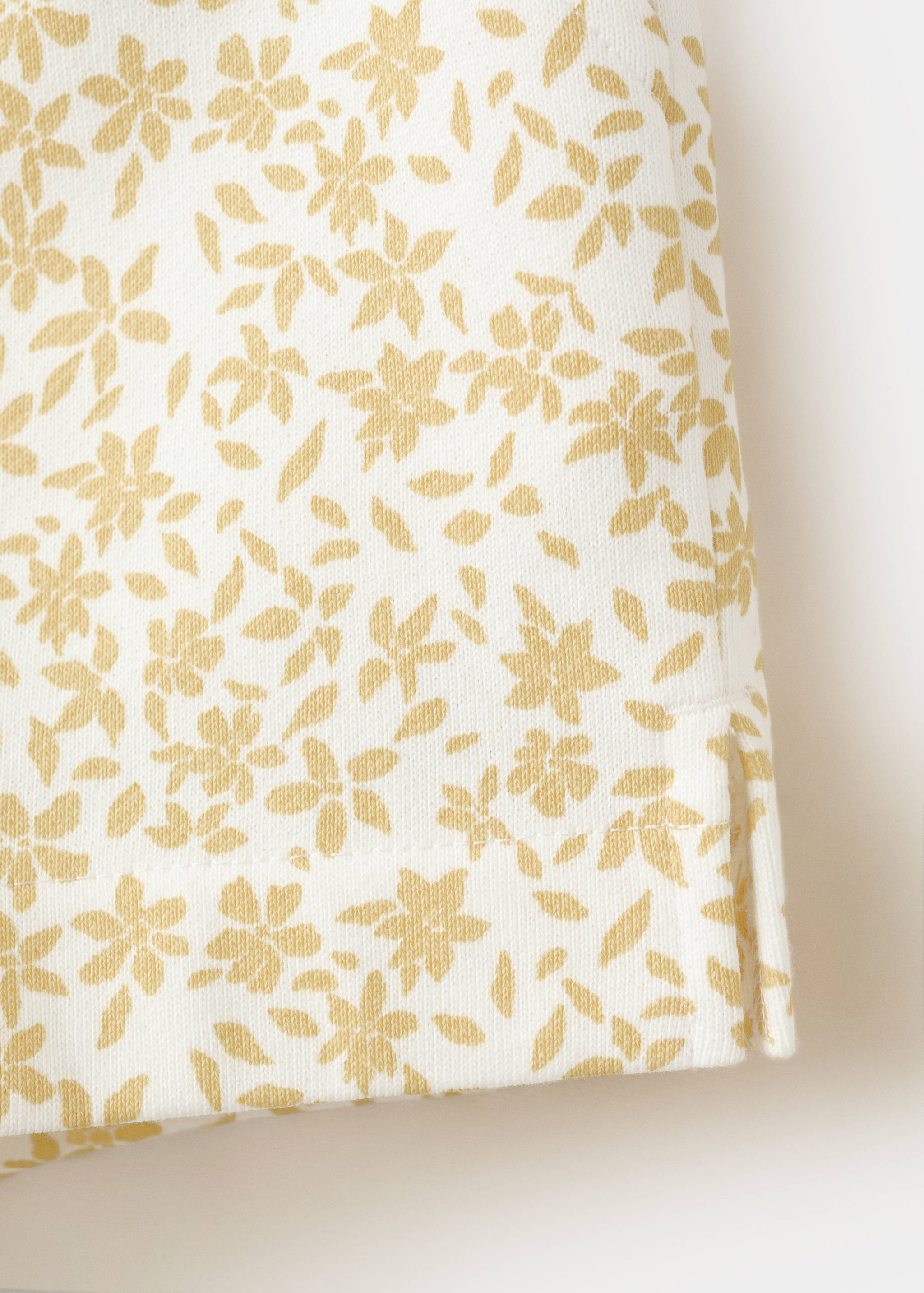 شورت بطبعة زهور - تفاصيل المنتج 0