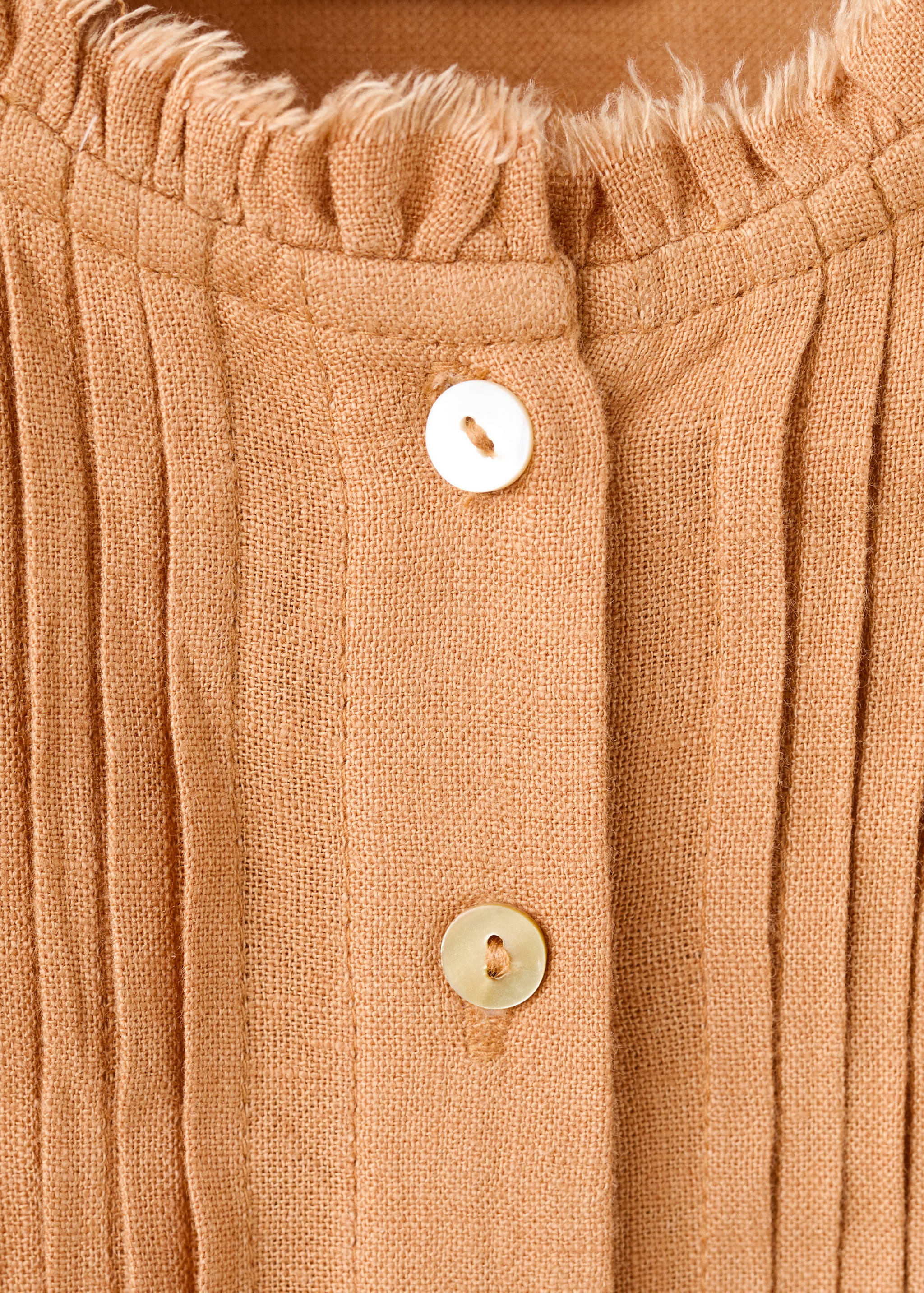 Linen blouse with frayed details - Details of the article 8