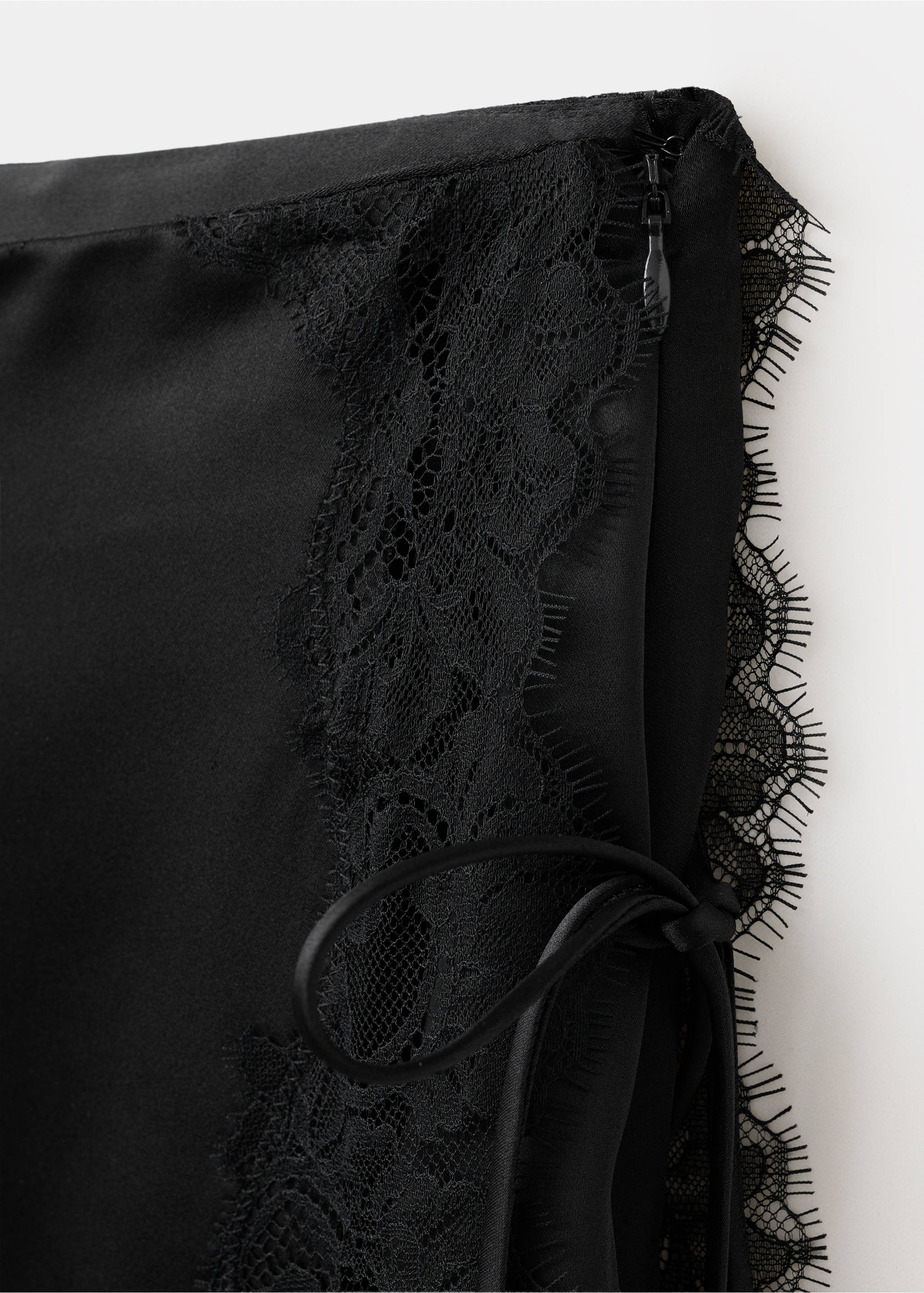 Lace slip skirt - Details of the article 8, Black. Ref: 27058278-00.