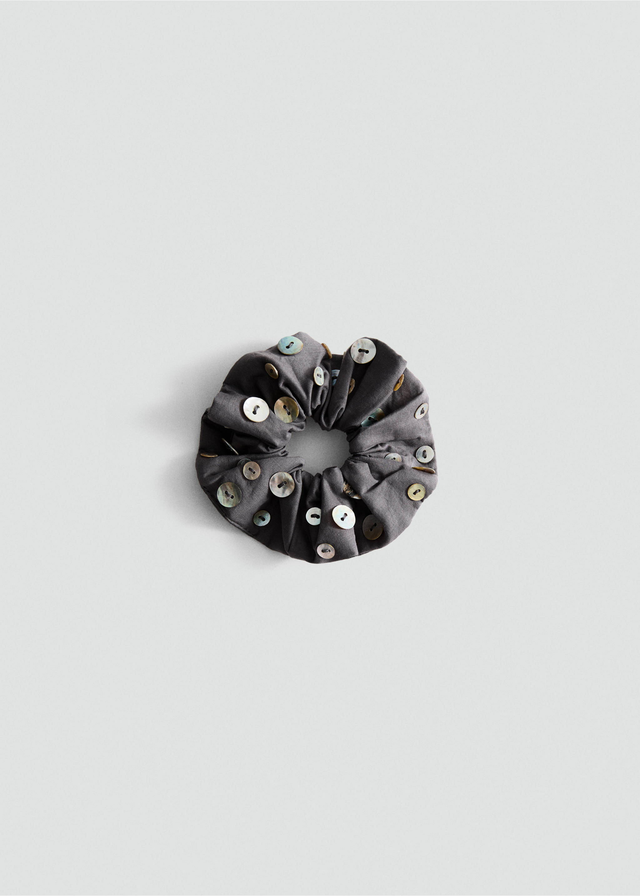 Embroidered button hair tie - Article without model, Grey. Ref: 27058654-00.