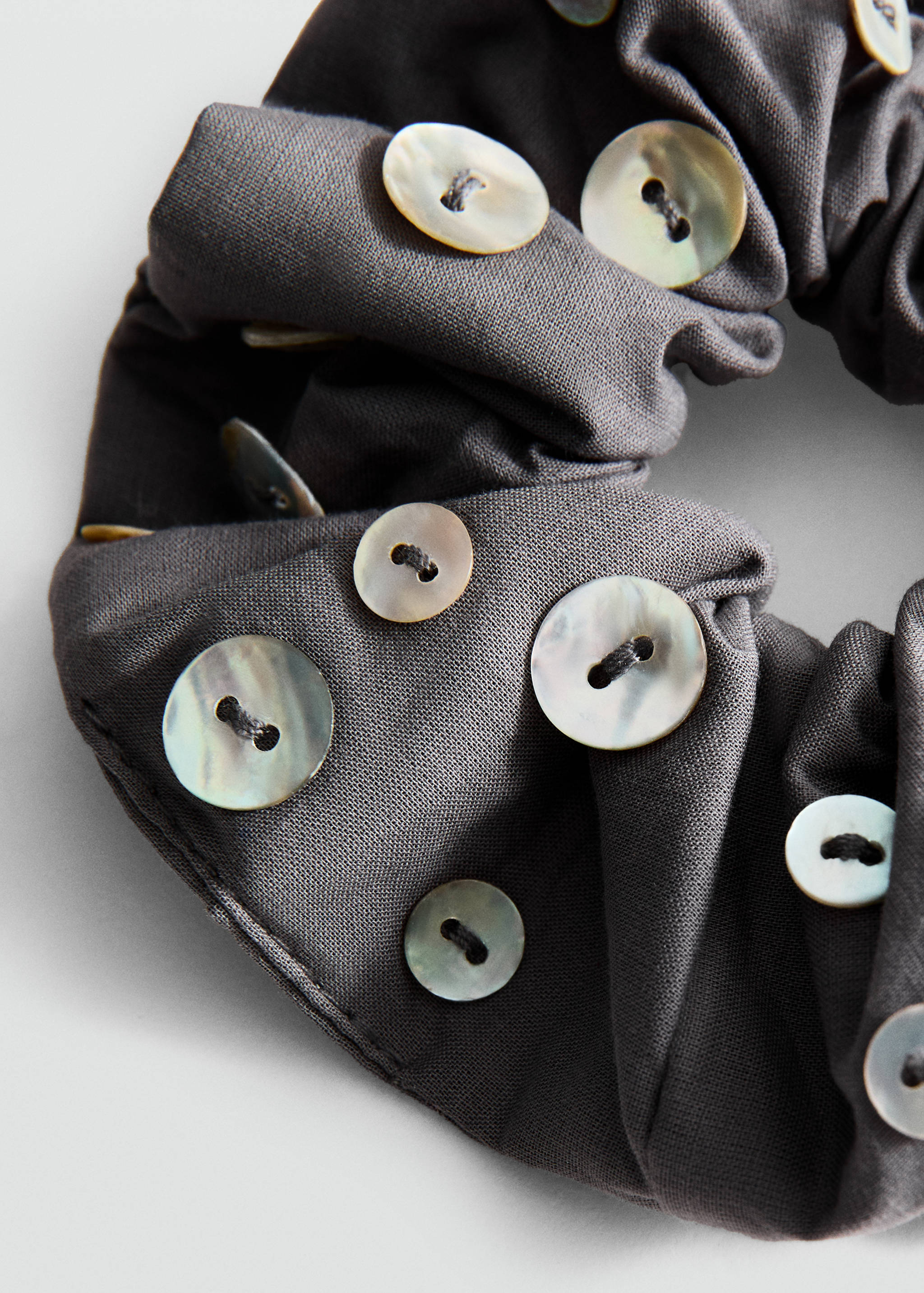 Chouchou avec boutons brodés - Détail de l'article 1